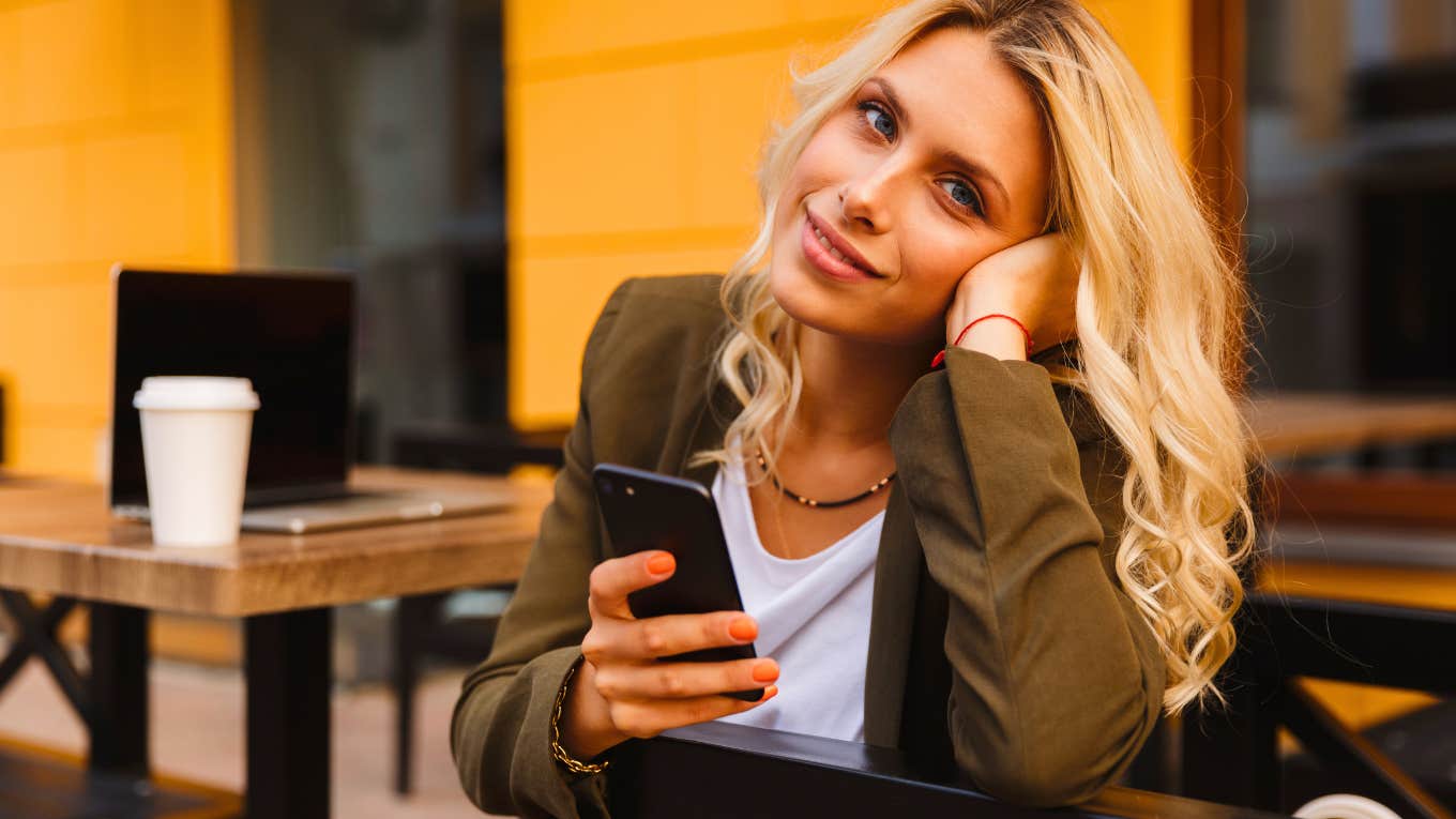 People Who Don't Reply To Texts Even When They're On Their Phone 24/7 Usually Have These Reasons People Who Don't Reply To Texts Even When They're On Their Phone 24/7 Usually Have These Reasons