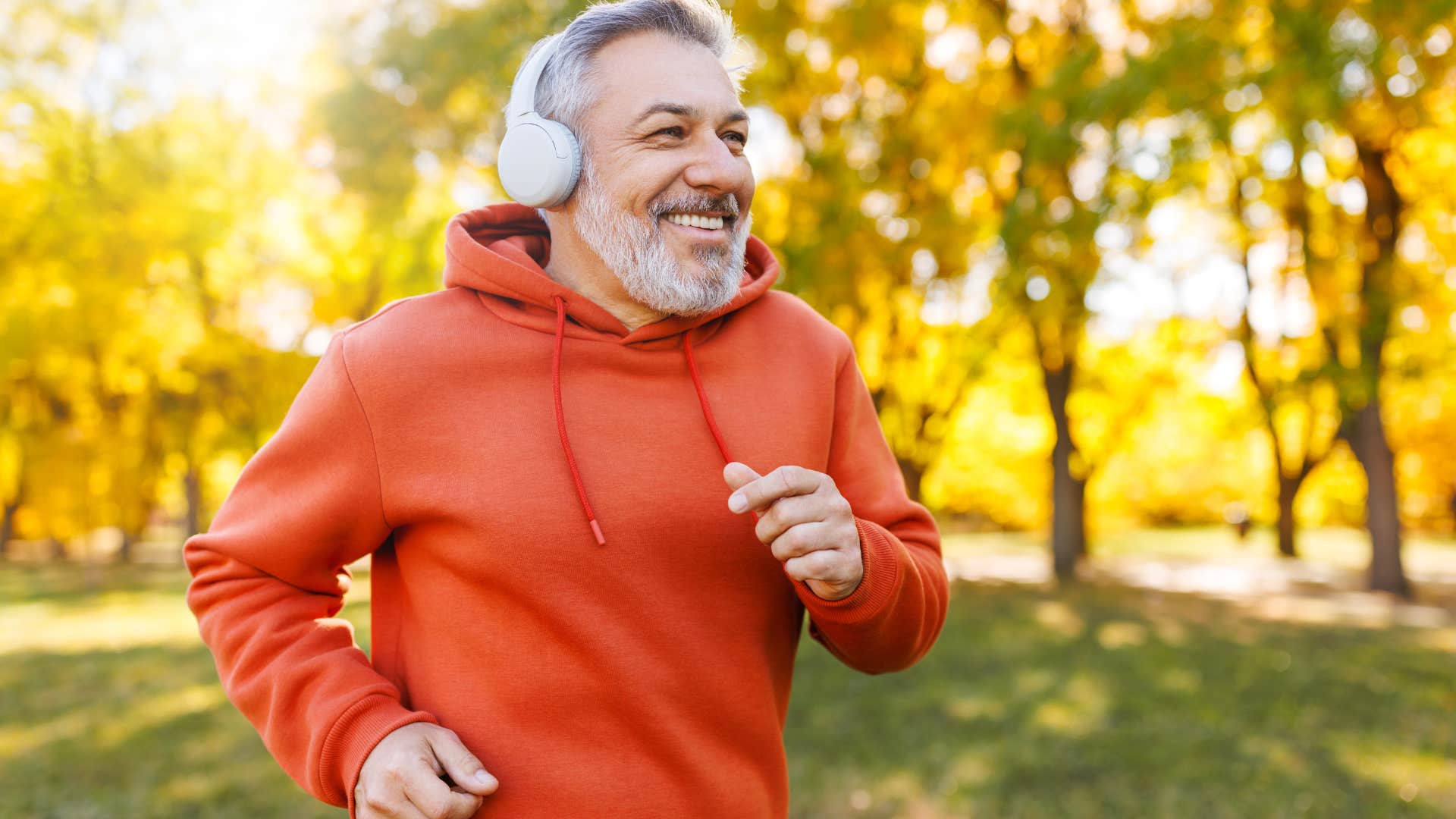 man committed to a routine of running outside