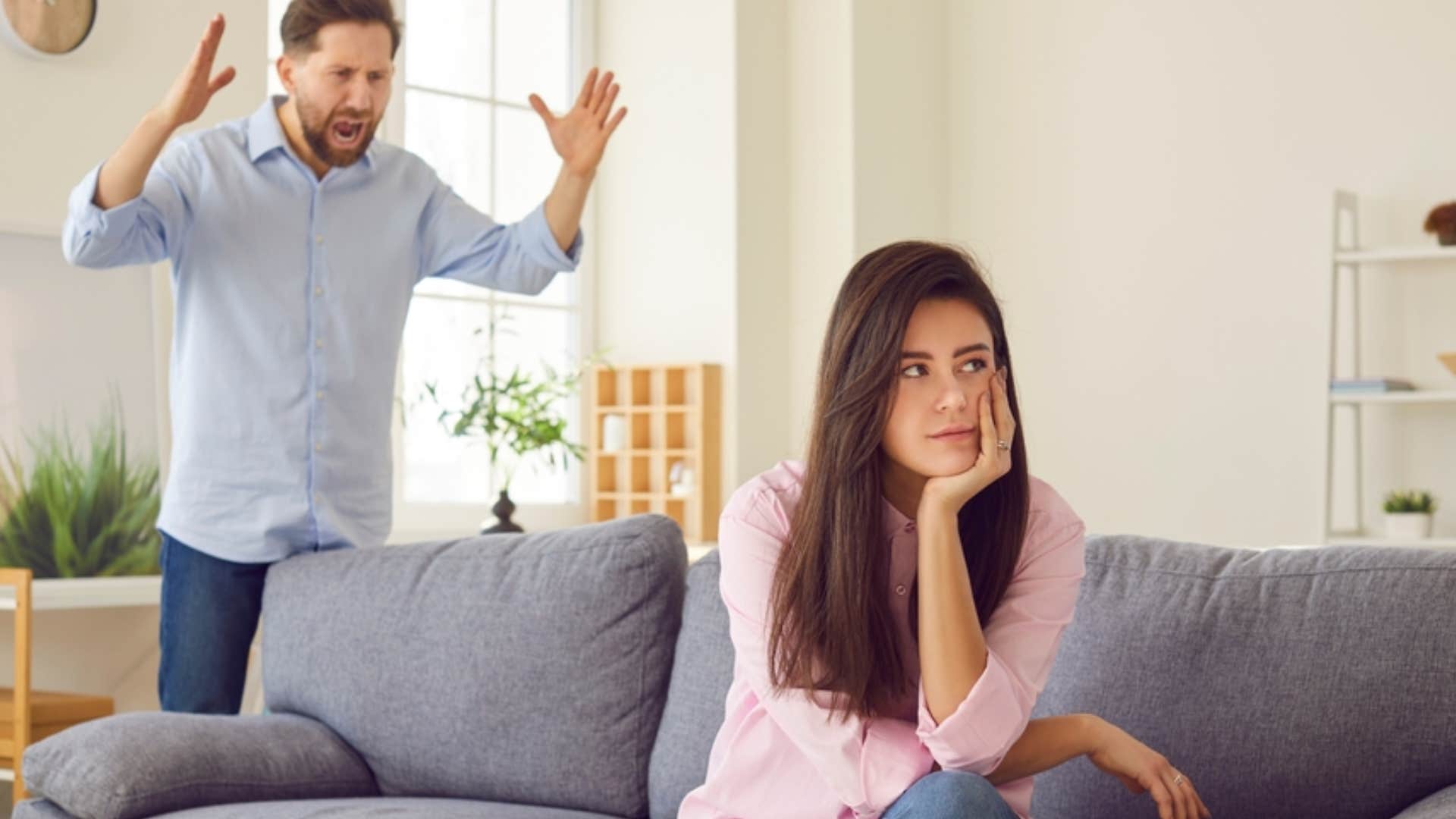 woman refusing to engage in conversation with screaming boyfriend 