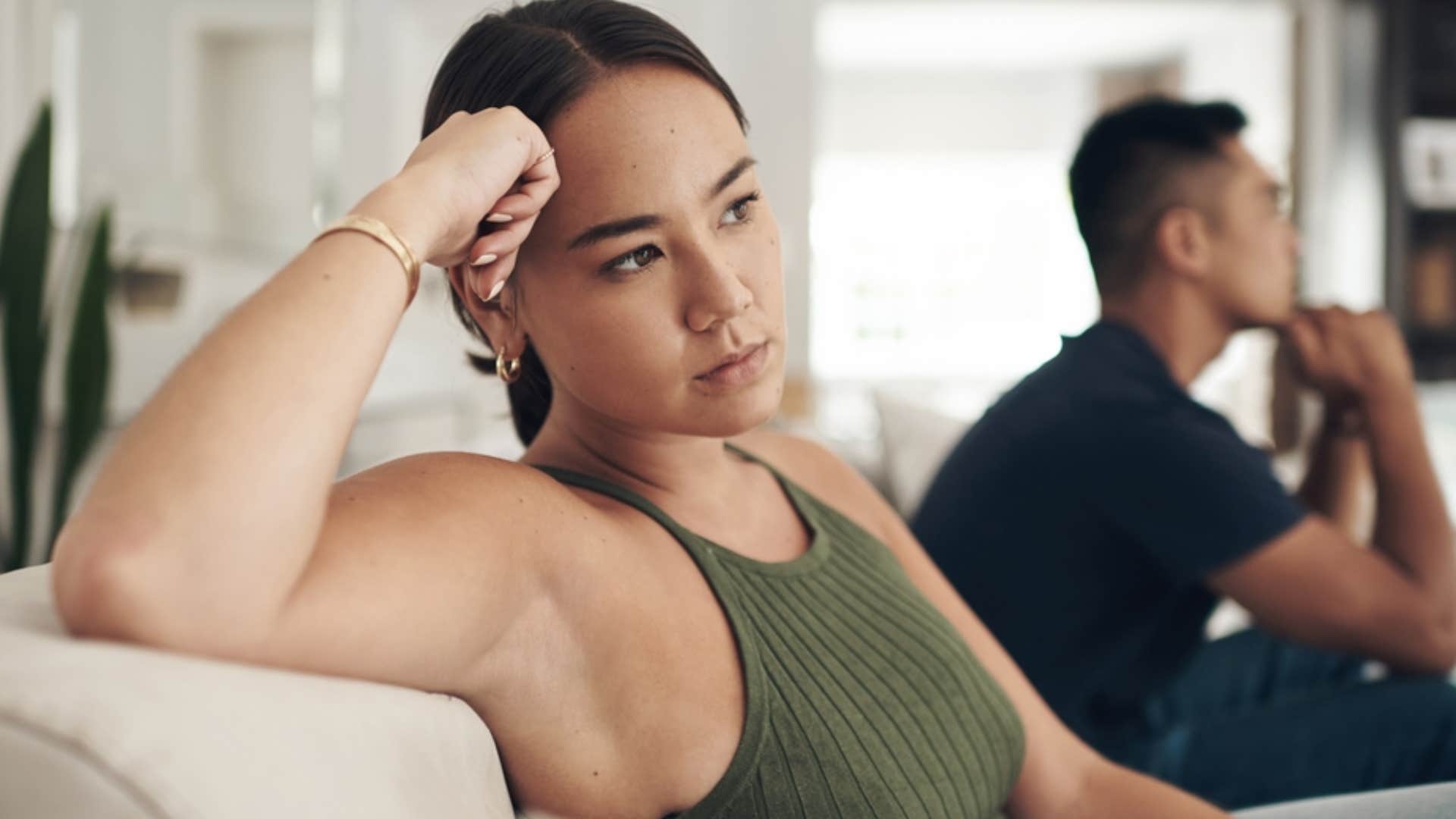 woman turned away from boyfriend feeling like shes the only one trying in the relationship