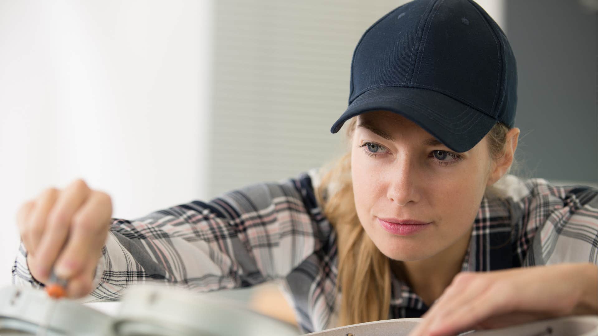 a woman uses the tools her boomer father lent to her