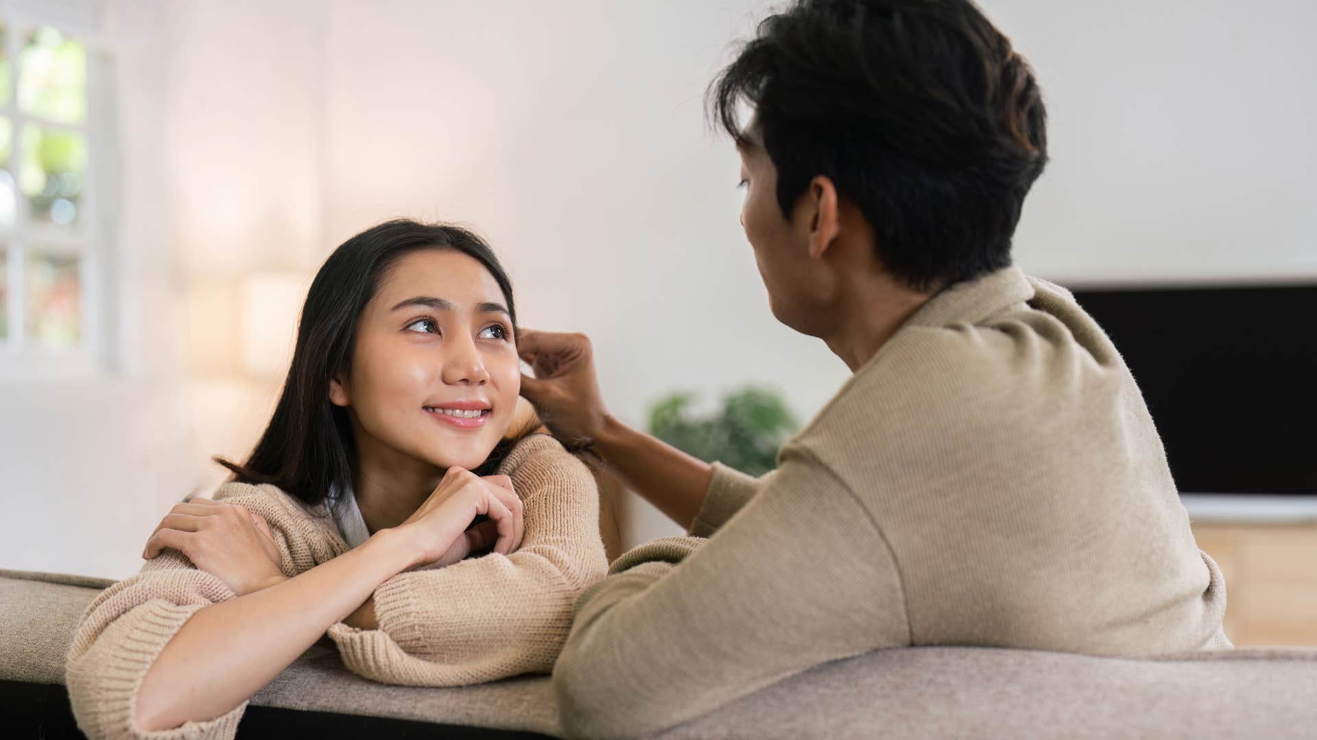 man who is into woman paying attention