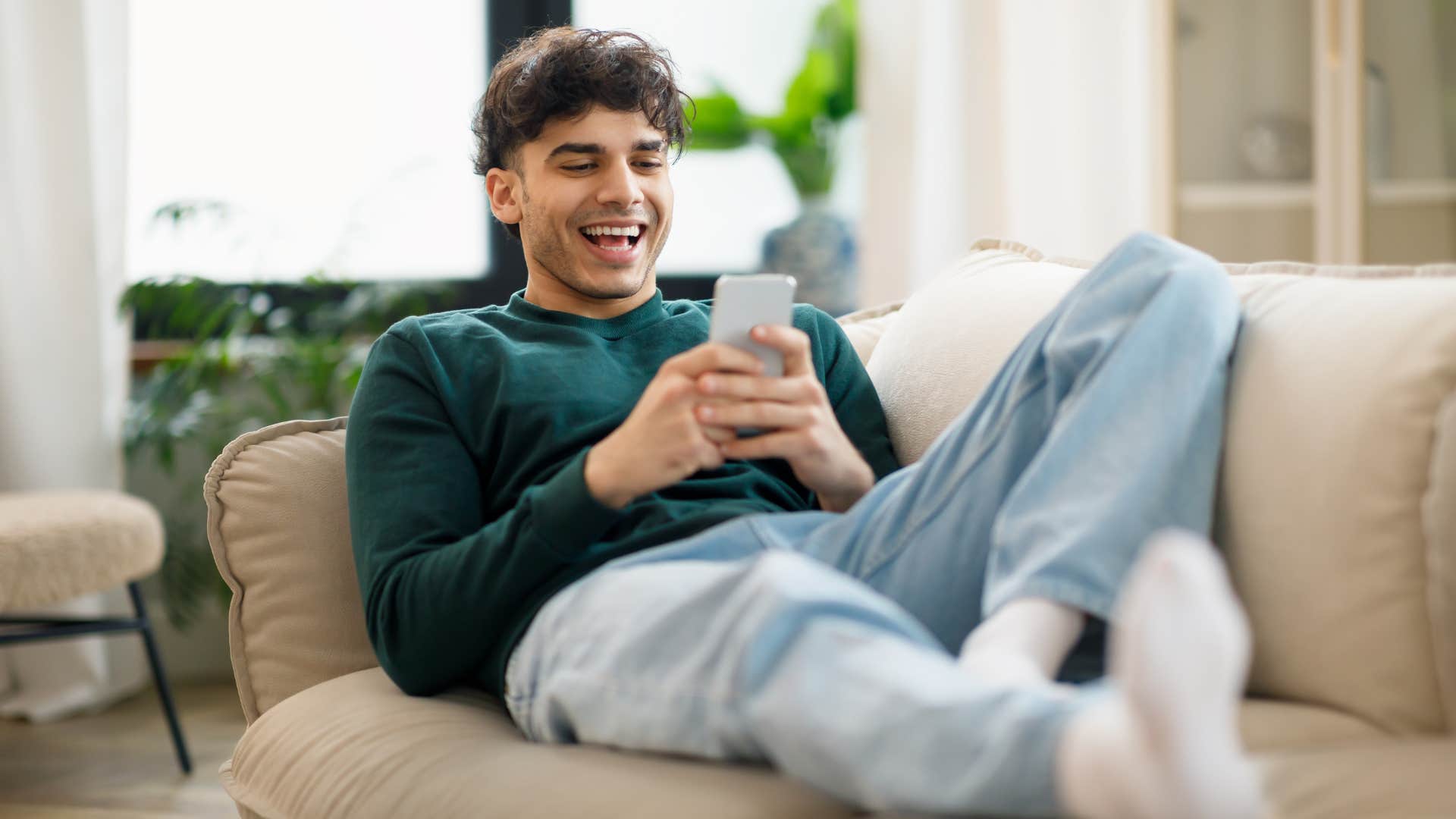 man who is genuinely interested responding to texts