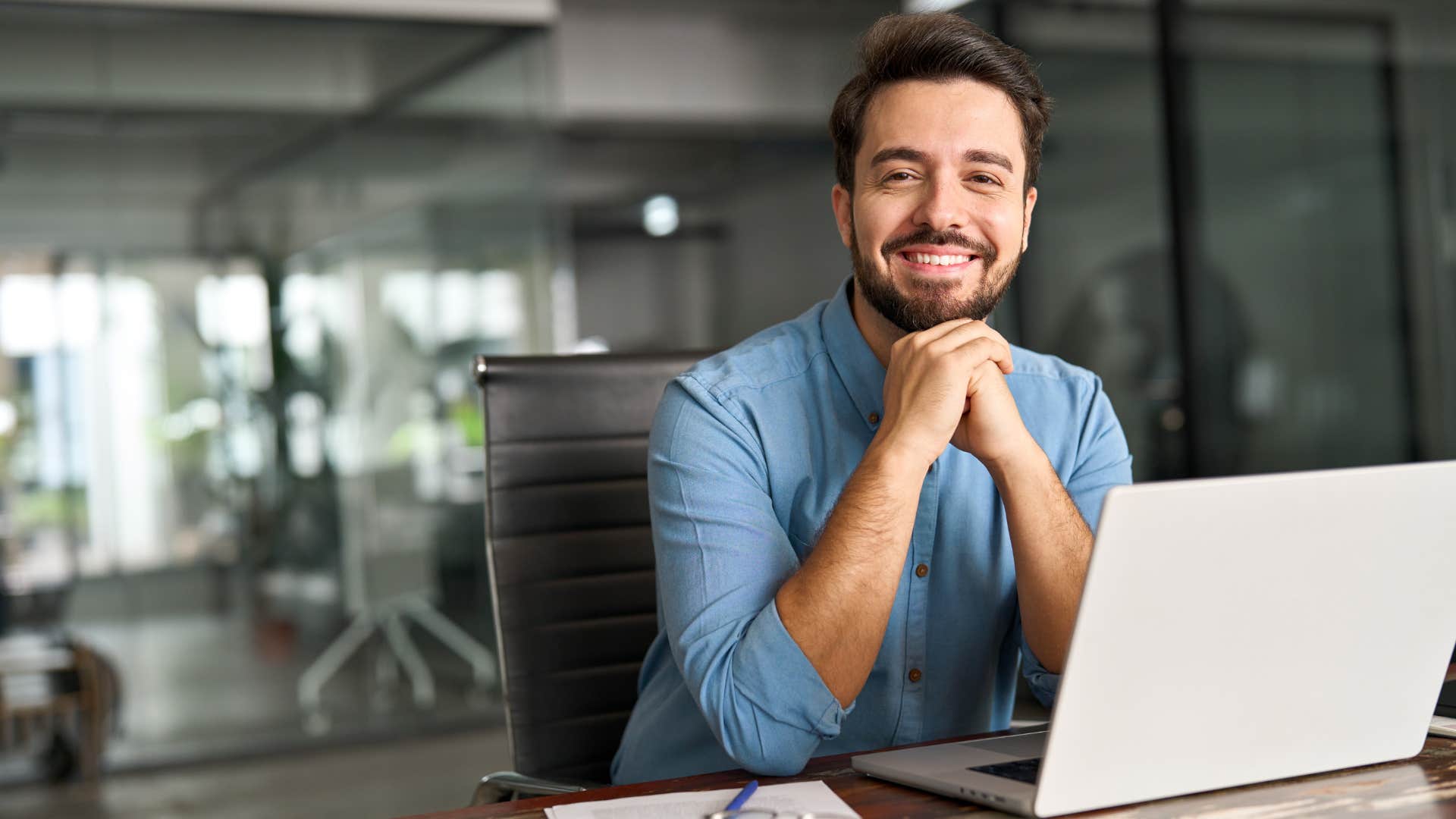 smiling man staying positive at work