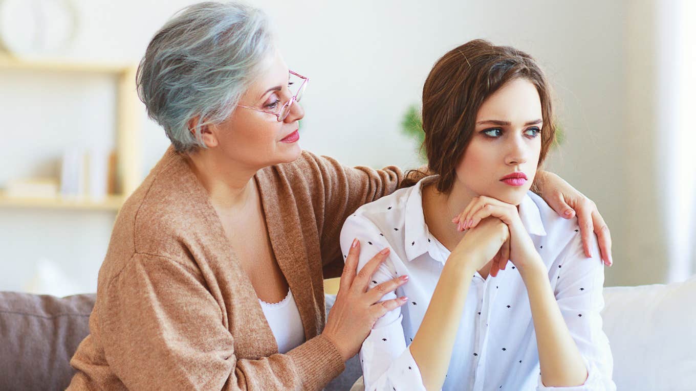 Reasons Adults Who Aren't Close To Their Parents Even Though They Talk Weekly Usually Have mom trying to connect with distant adult daughter