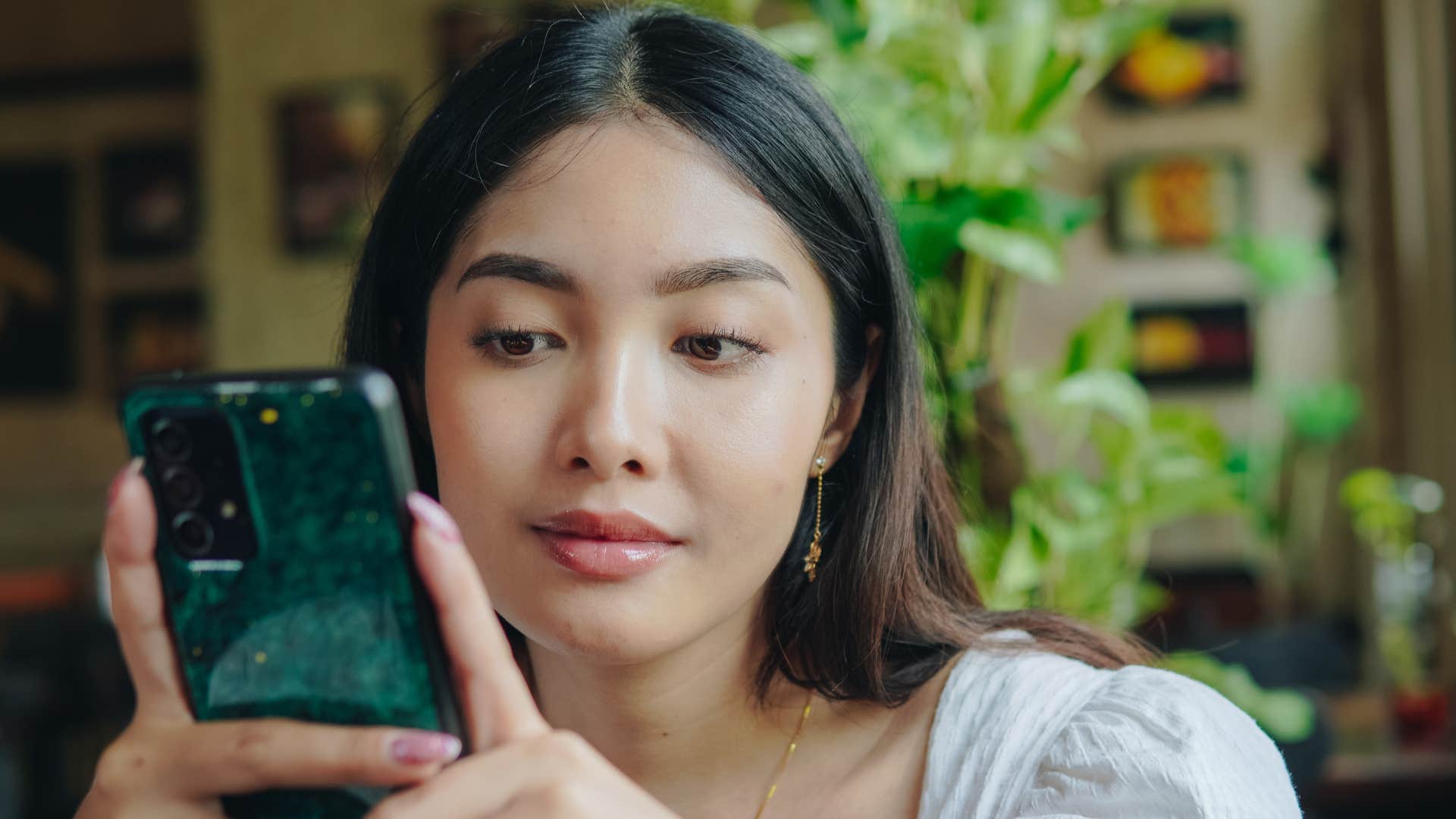 woman leaves poorly managed group chat