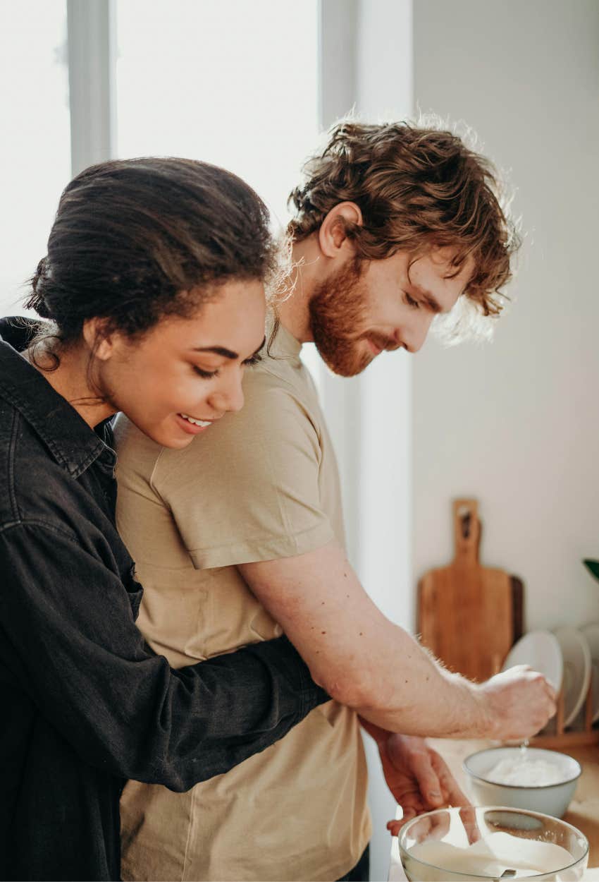 girlfriend thanking boyfriend making coffee mistaken red flag