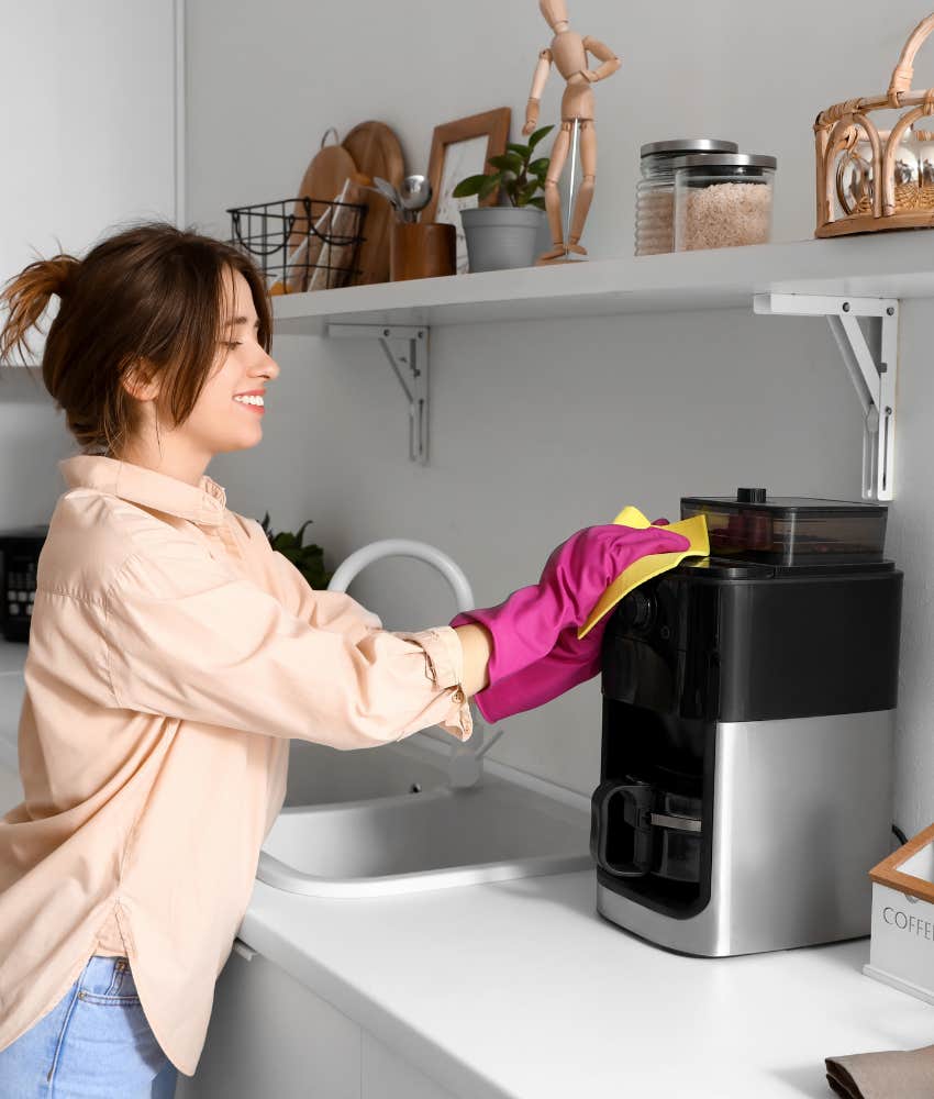 ways accidentally eat mold home unclean coffee maker