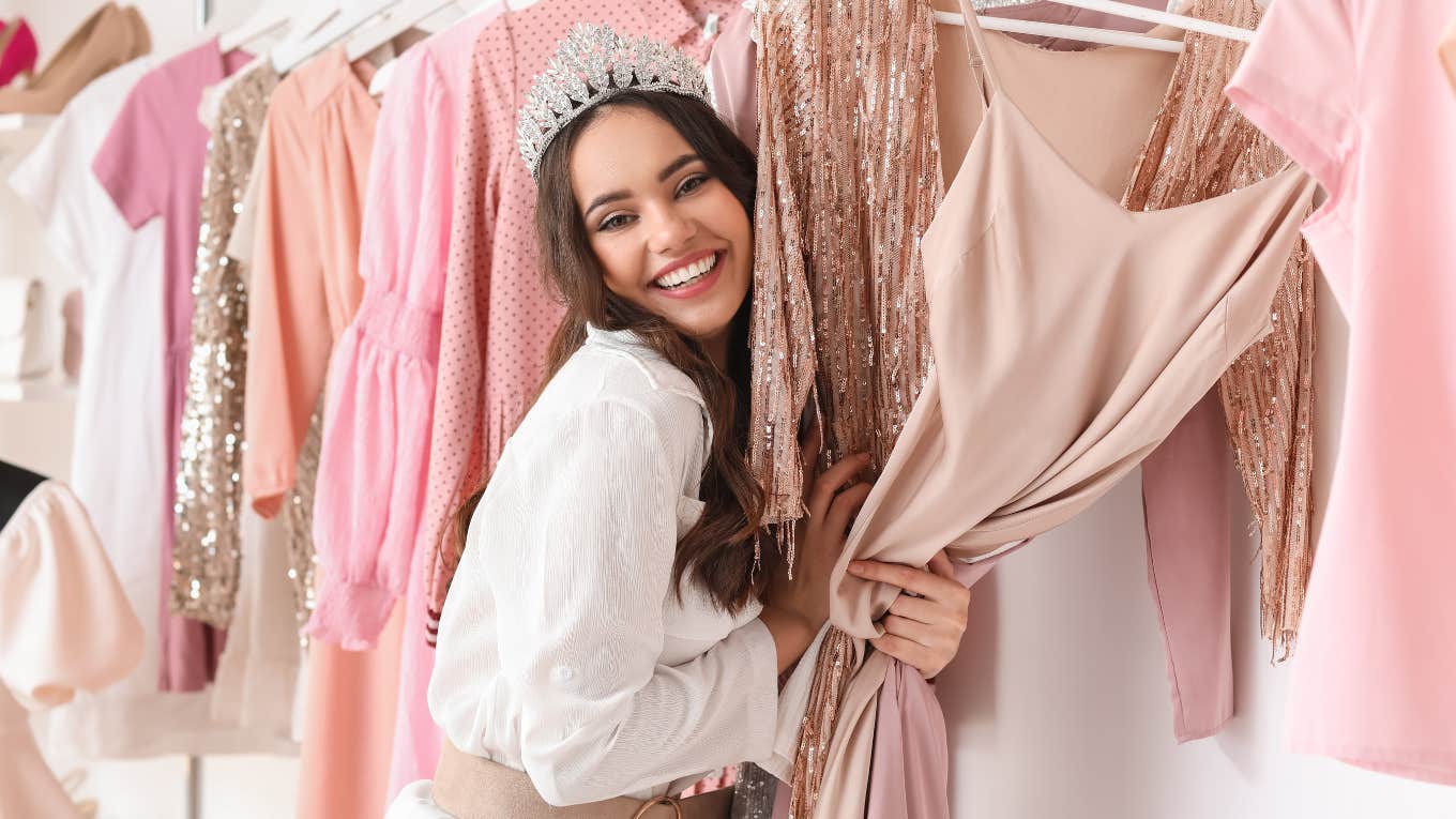 Shop Owner Harassed by Mom Because She Sold The Same Prom Dress To Two Different Girls Shop Owner Harassed by Mom Because She Sold The Same Prom Dress To Two Different Girls