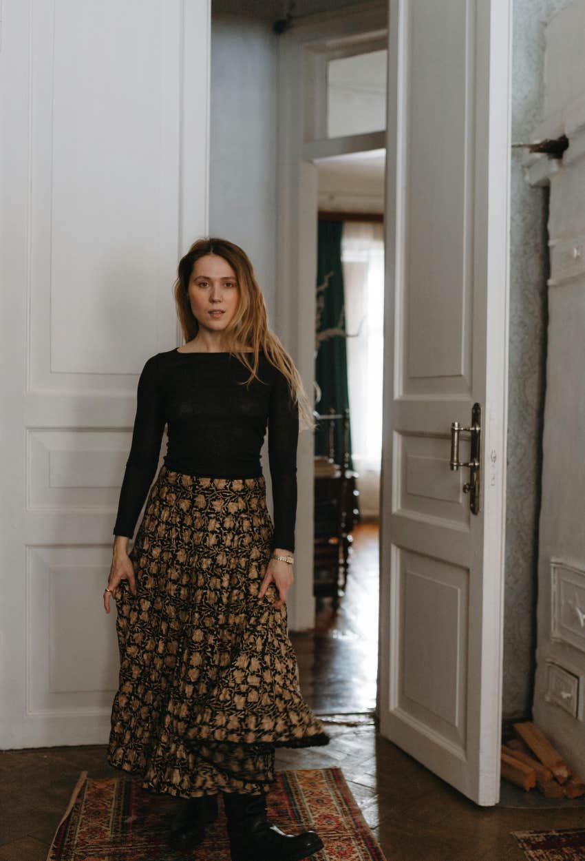 Woman who turns heads when she enters a room has a healthy powerful aura