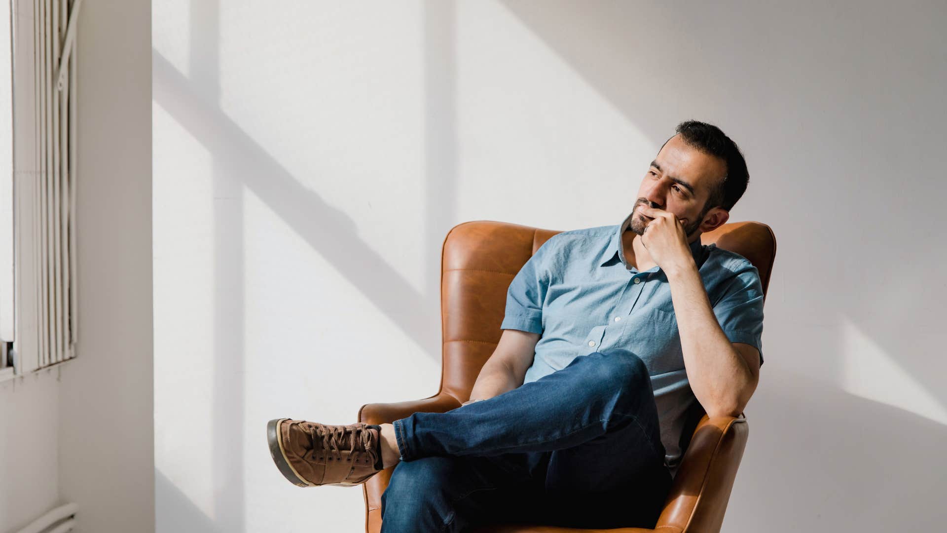 man who is smarter than the average bear thinking critically