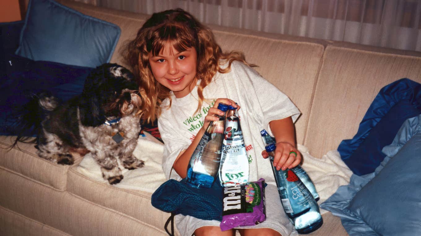 Simple Pleasures 90s Kids Remember That Younger Generations Missed Out On 90s kid enjoying the simple pleasures that other generations missed out on