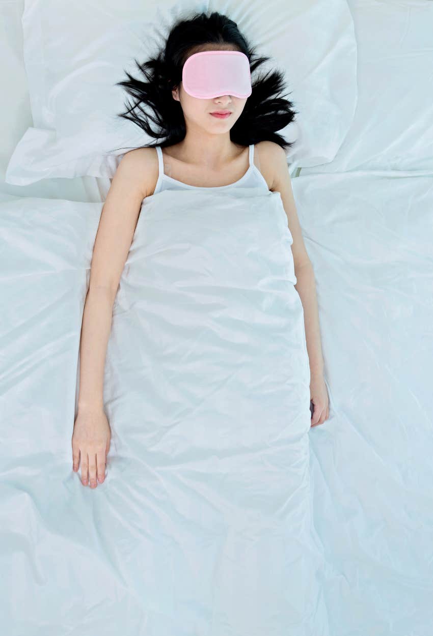 woman sleeping in soldier position and what it says about her personality