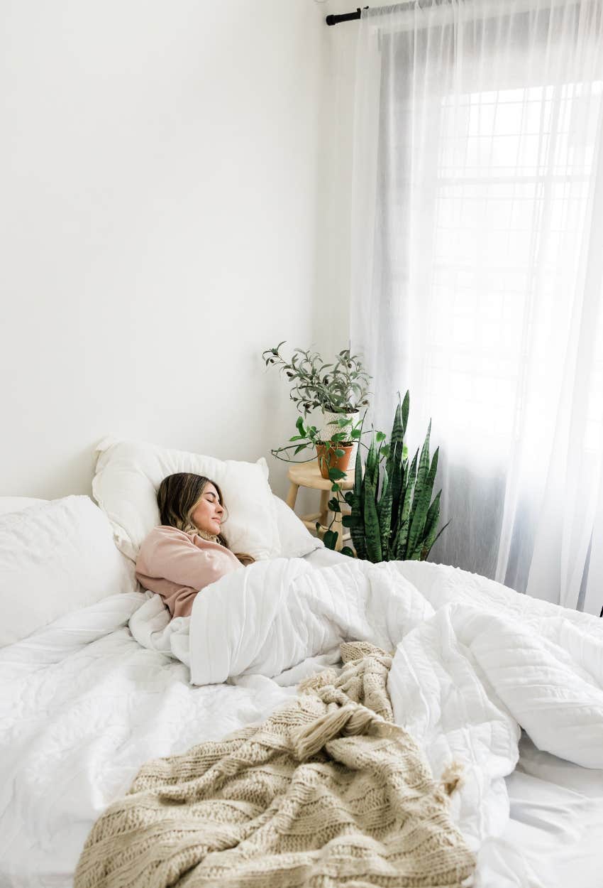 woman sleeping right side bed reveals about personality according to research