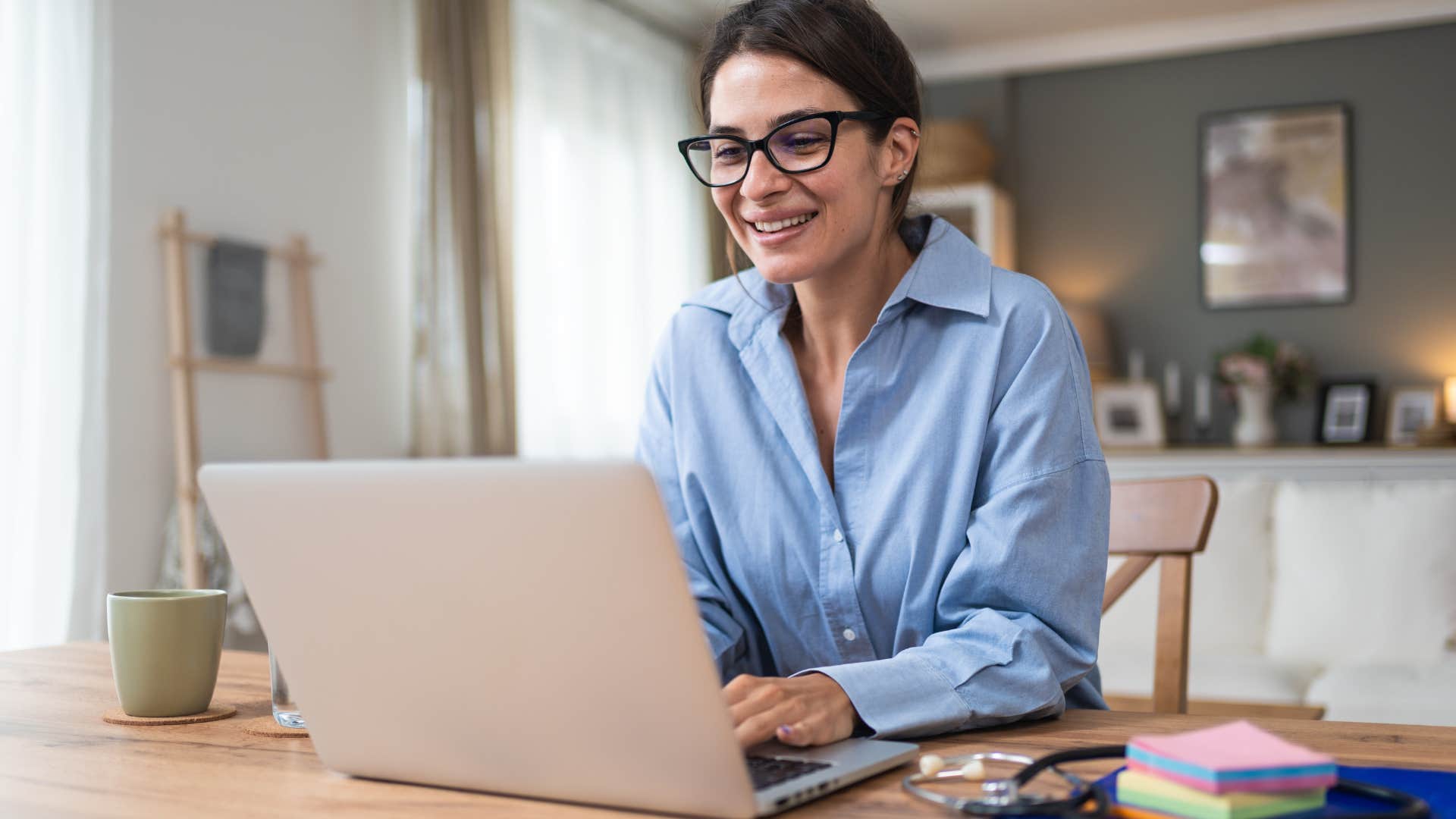 woman breaking free from people-pleasing by setting goals
