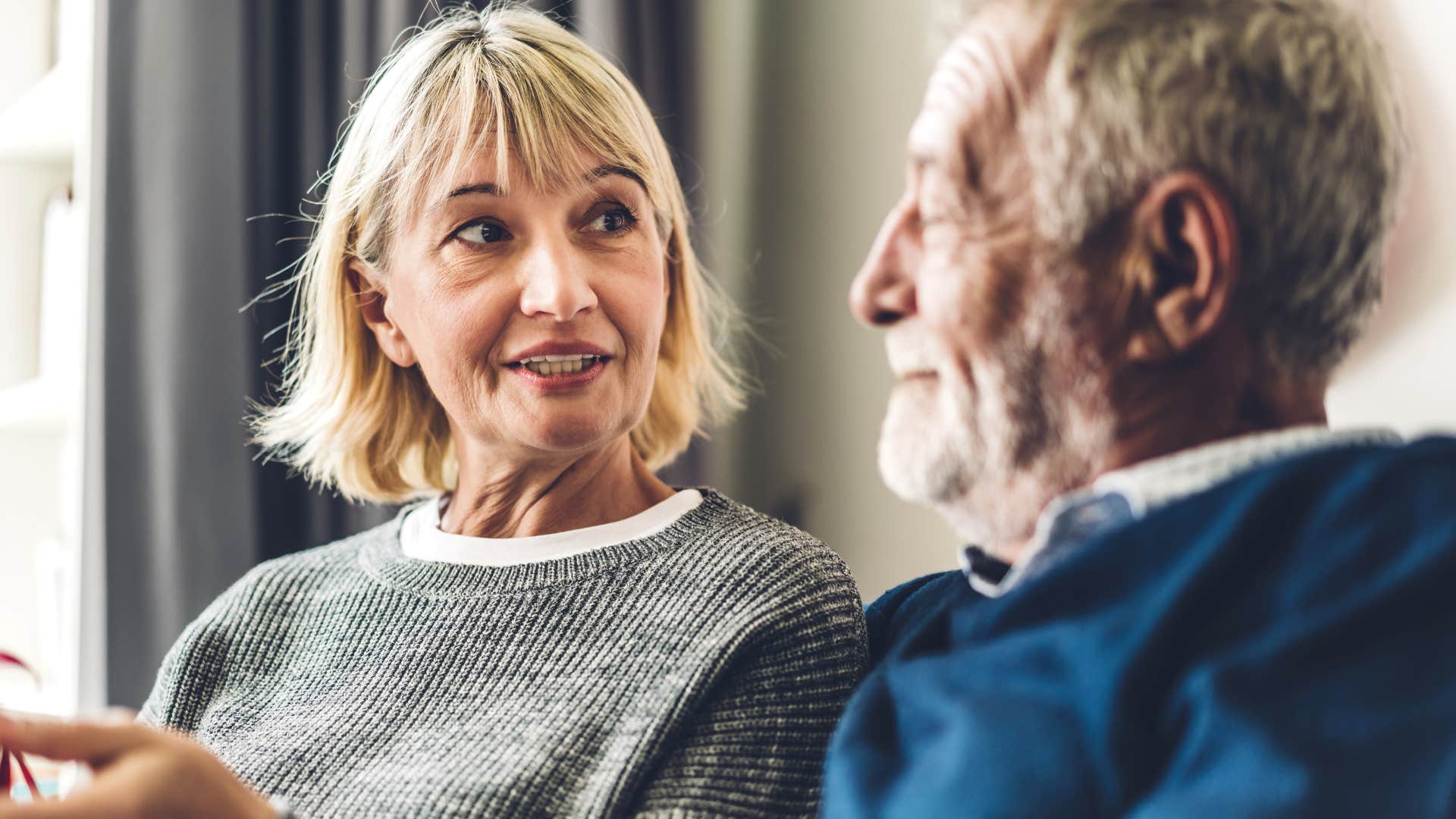 couple resolving conflicts in a healthy way