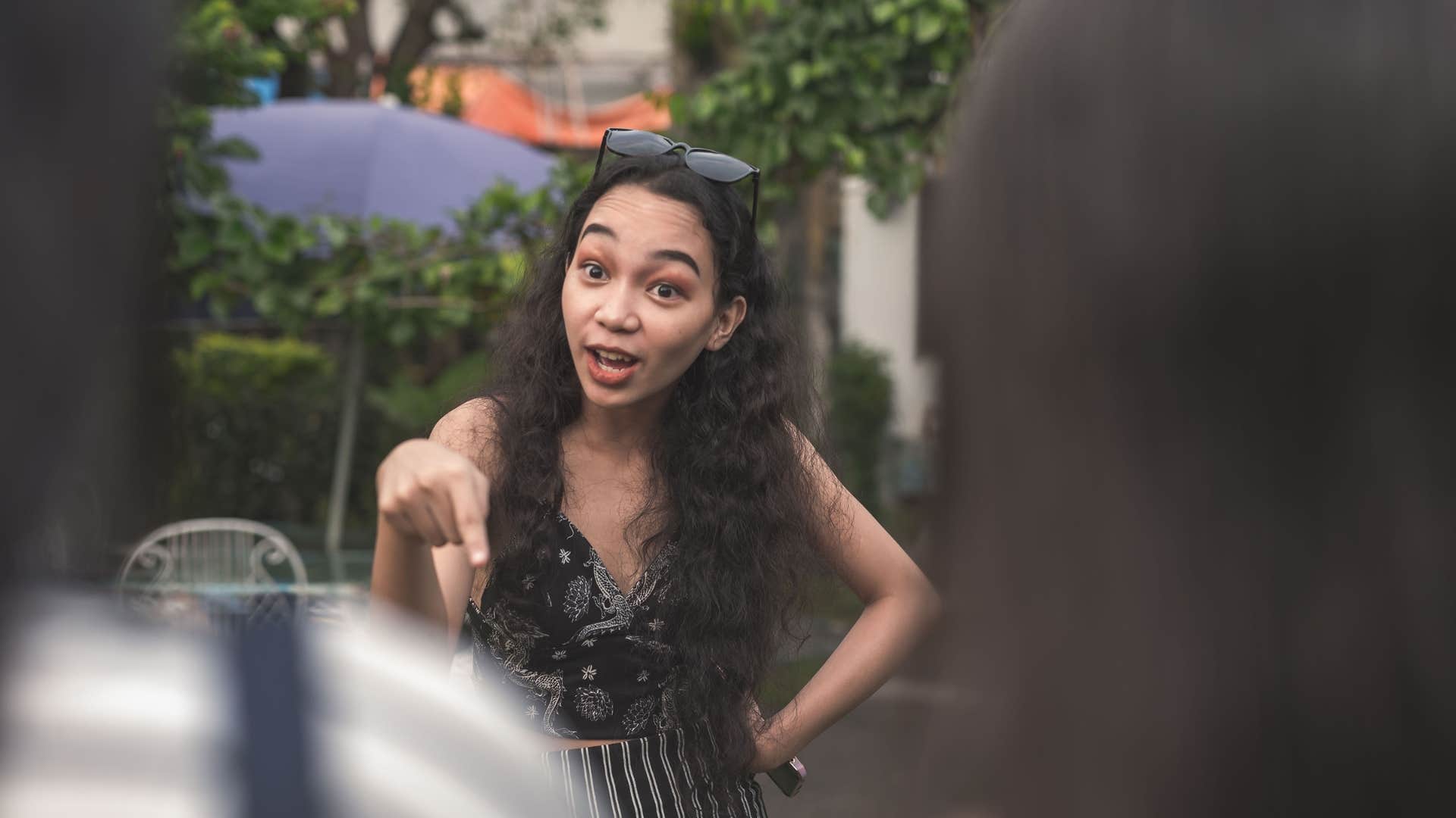 a woman defends another woman publicly