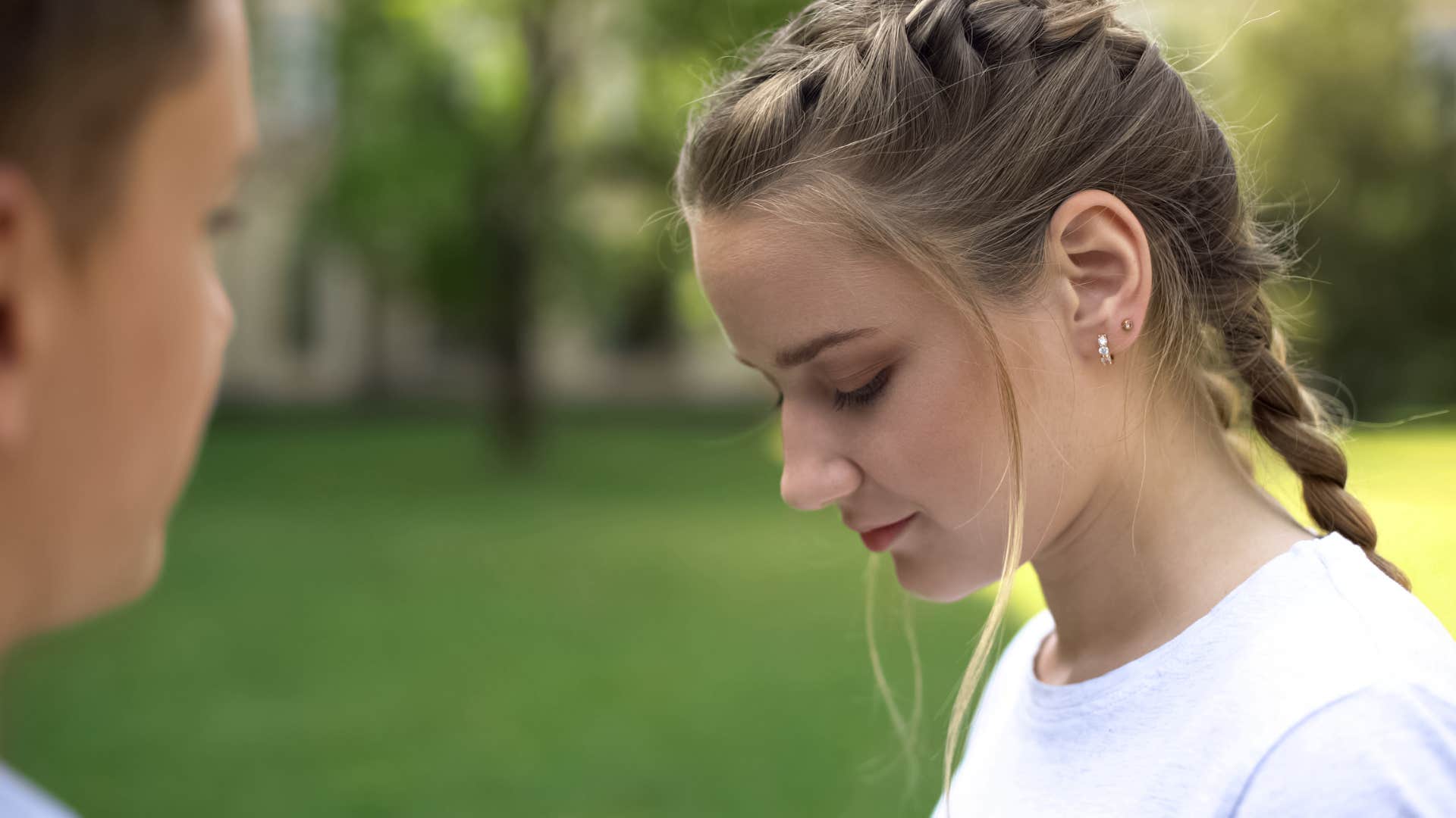 woman with the strange behavior of letting awkward moments be awkward