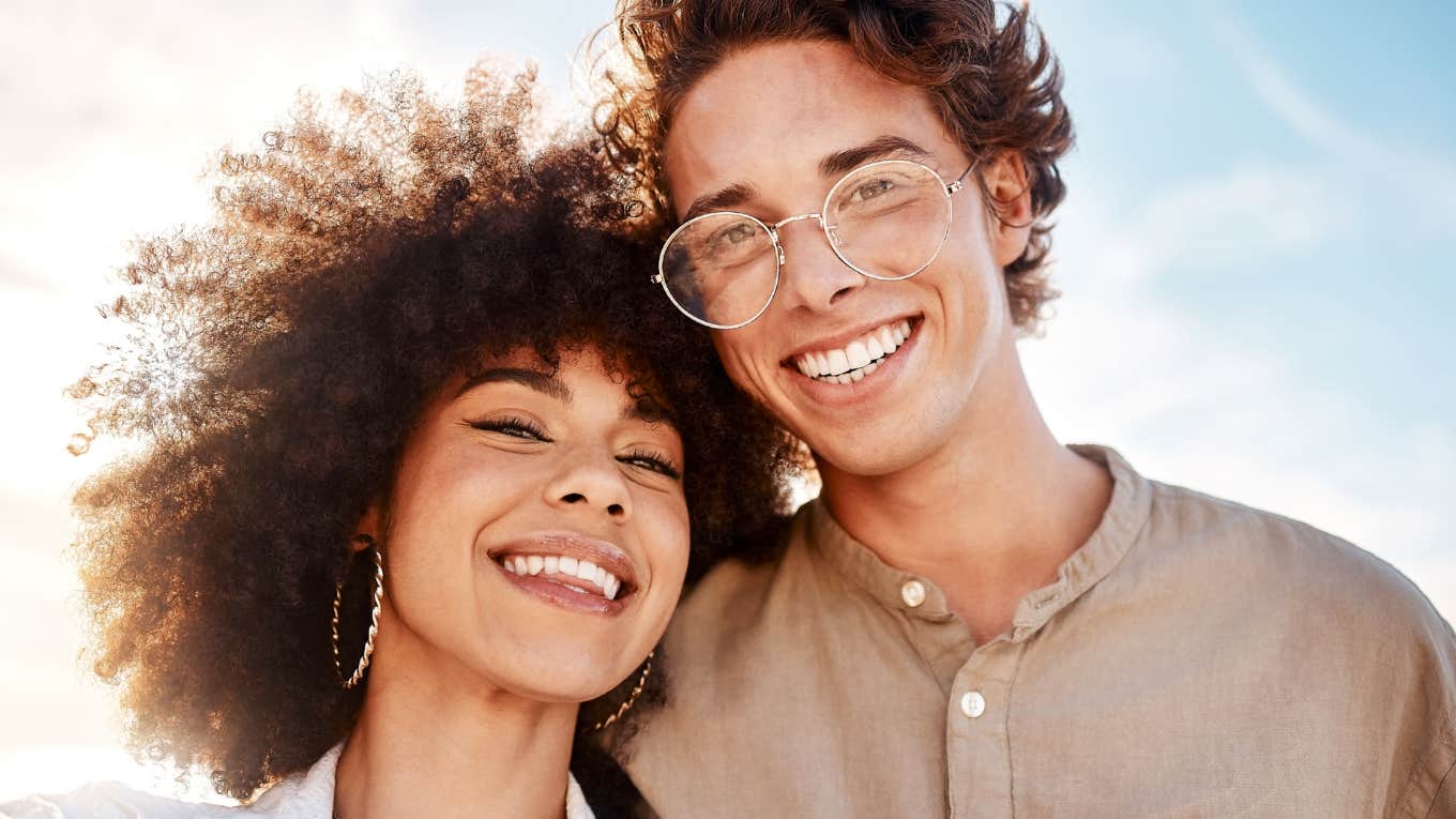 Subtle Issues Brilliant Couples Start Fixing As Soon As They Show Up Brilliant couple fixing issues as soon as they show up.