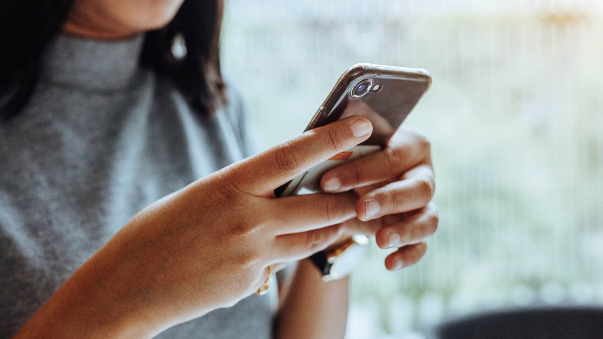 subtle ways people reveal they regret who they married always on their phone