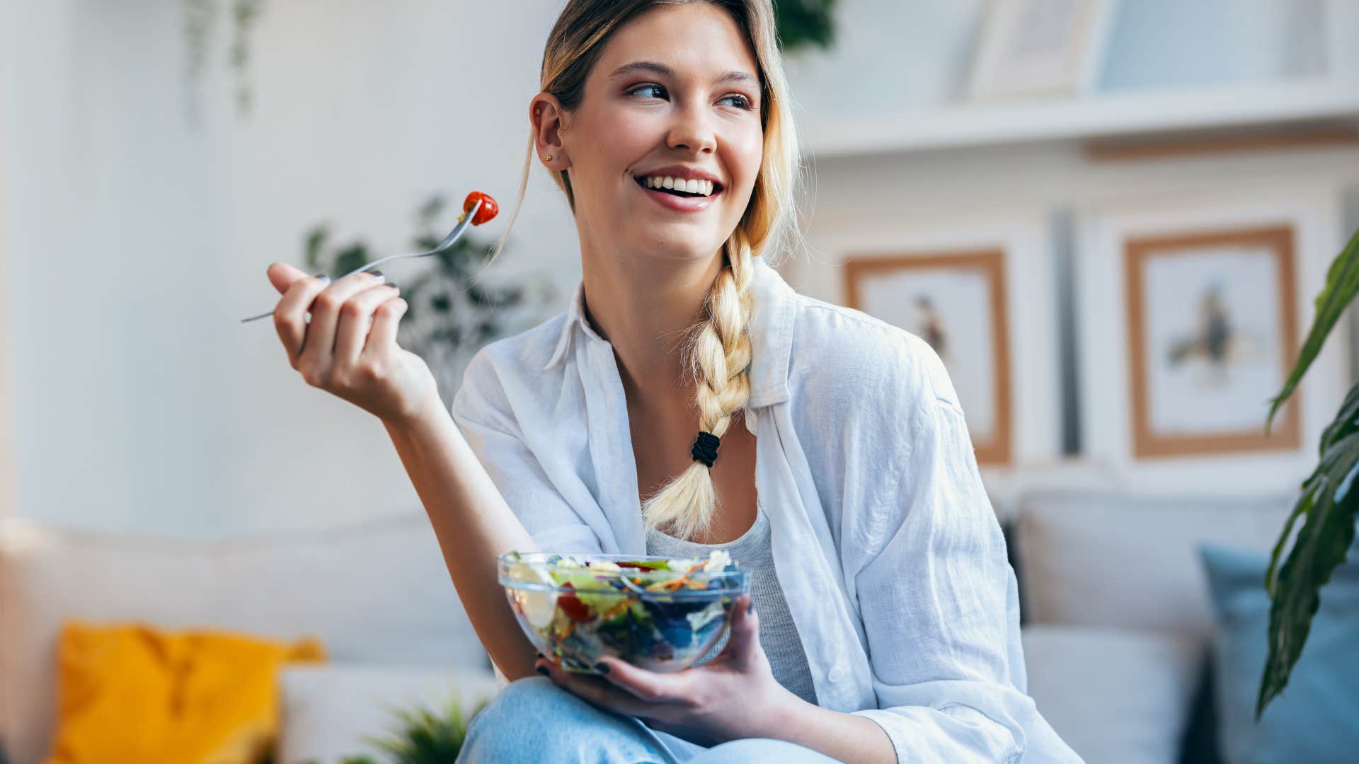woman eating healthier by staying single