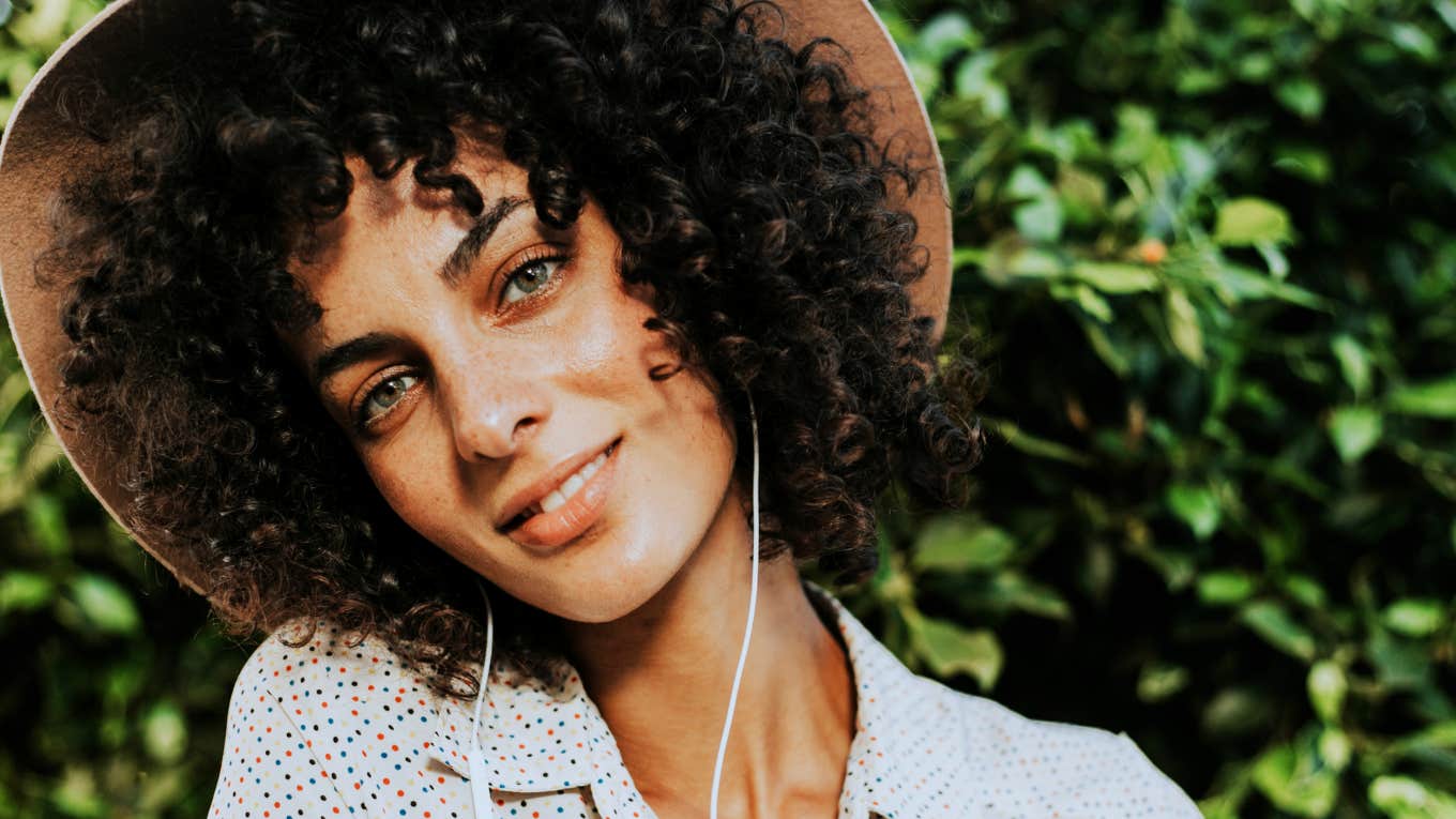 Therapists Say These Habits Can Help You Avoid Catching Feelings Too Soon Woman trying to avoid catching feelings too soon in relationship.