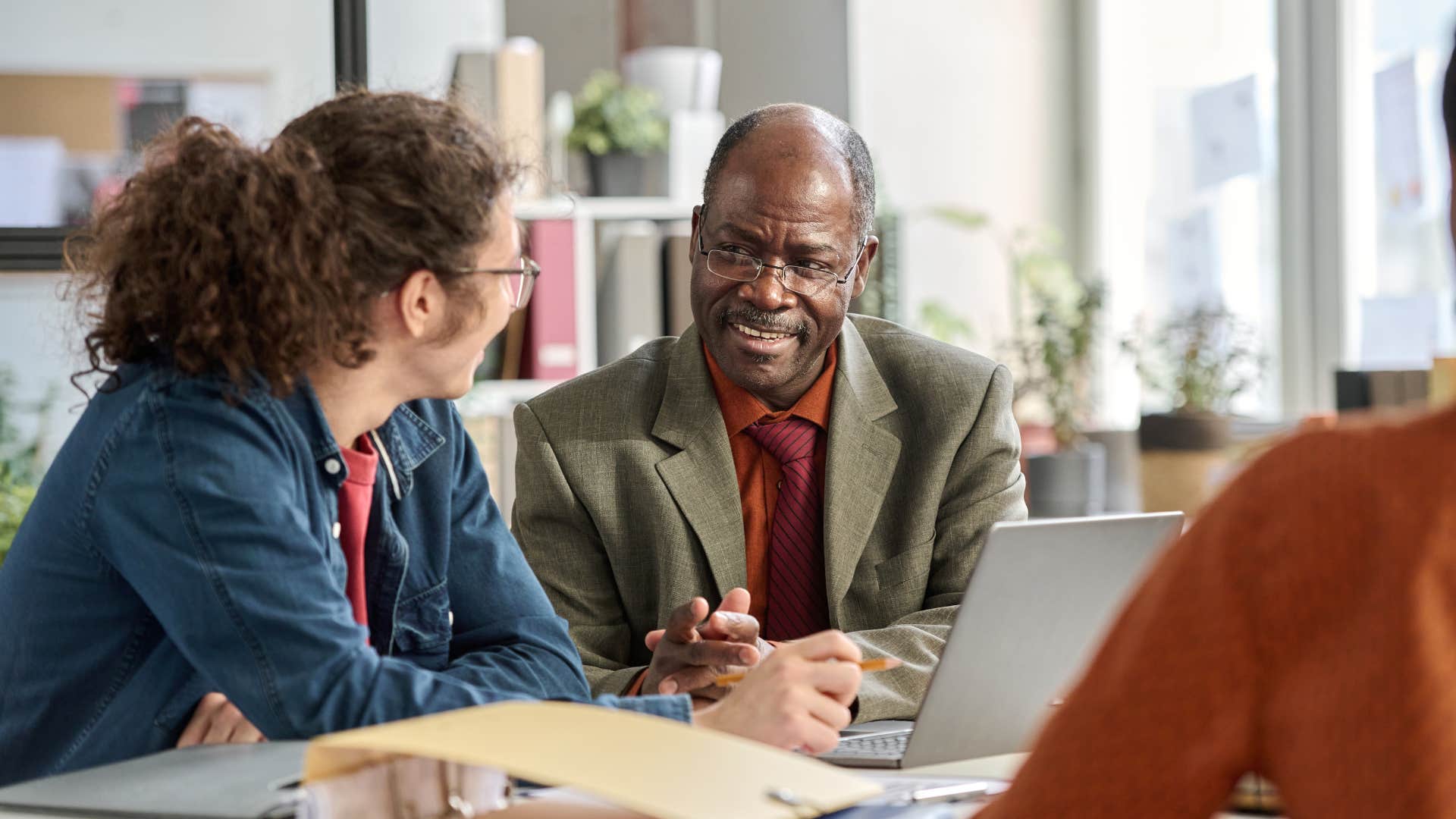 a gen z worker feels like his boomer co worker is triggering him
