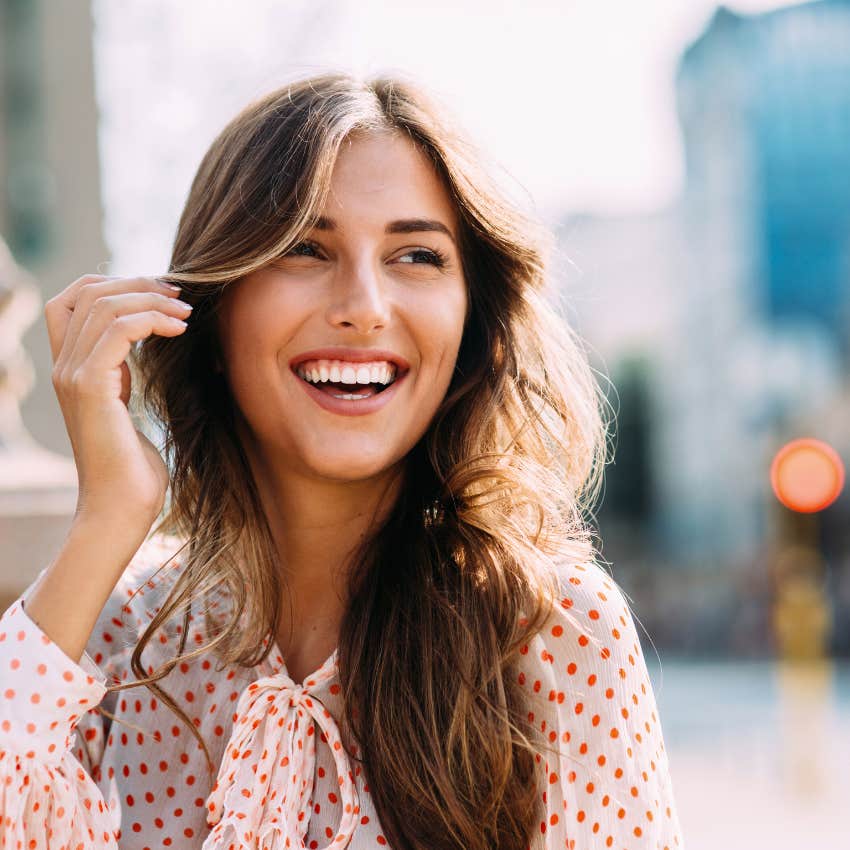 woman who doesn't live paycheck to paycheck