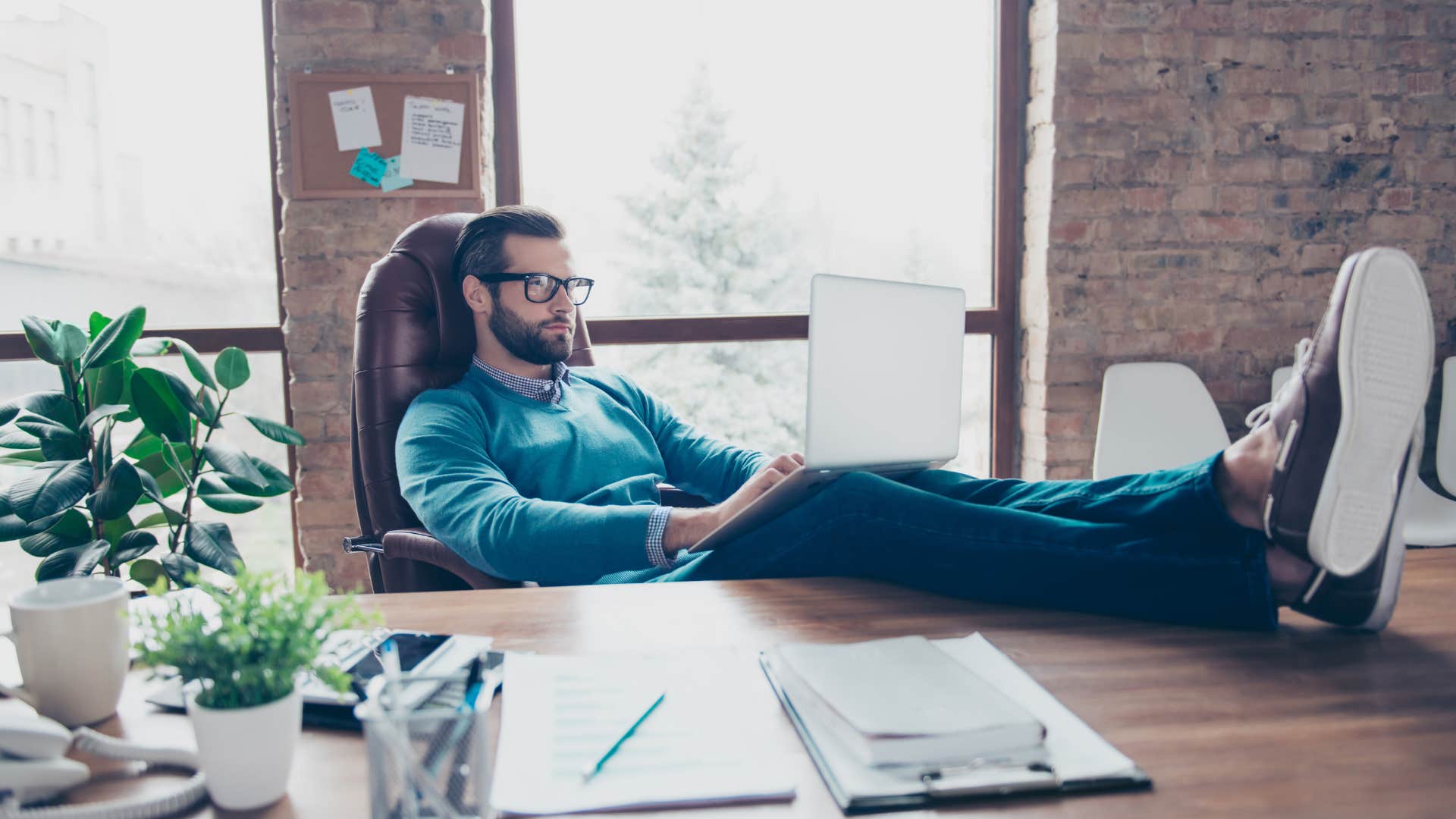 a man wears casual clothes into work everyday