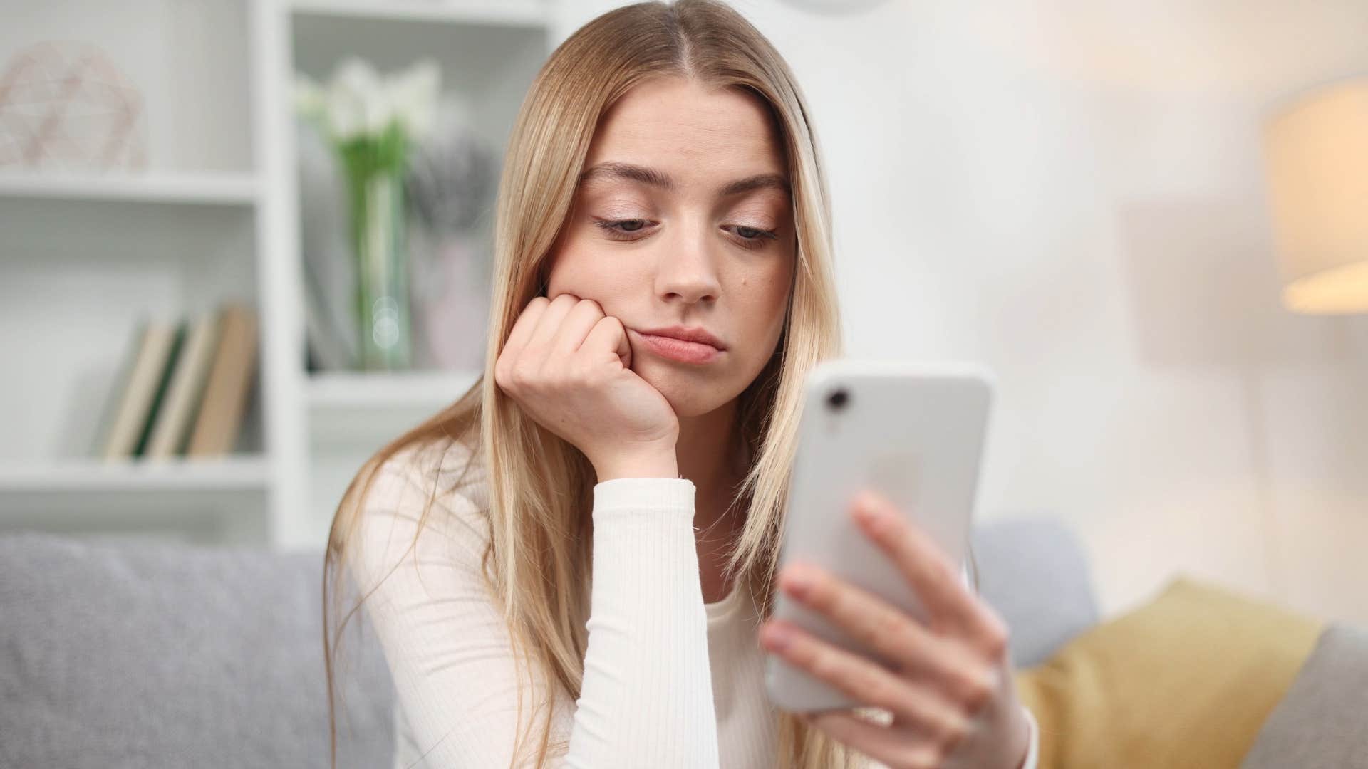 woman scrolling on her phone for mindless entertainment