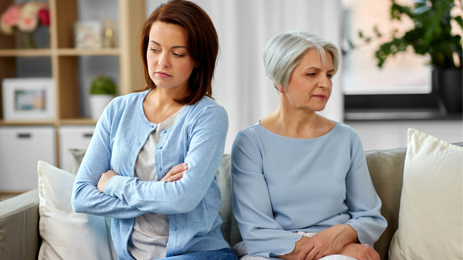 adult daughter turned away from her distant mother