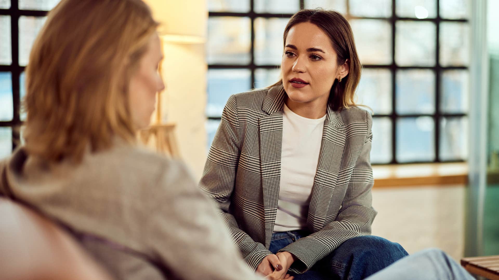 woman insisting she knows what shes talking about talking to friend