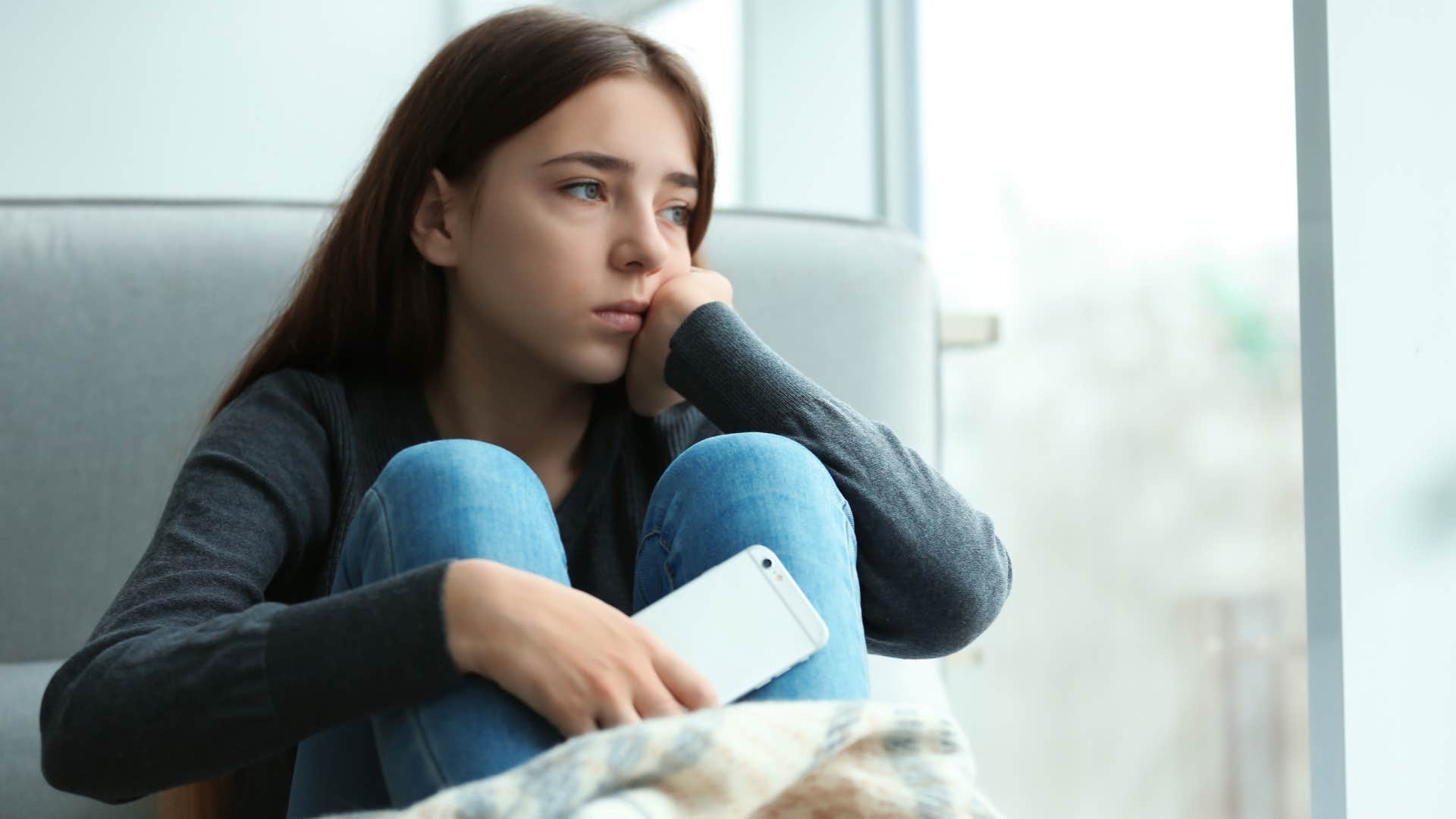 a young girl does not feel the social pressure to the outside world at home