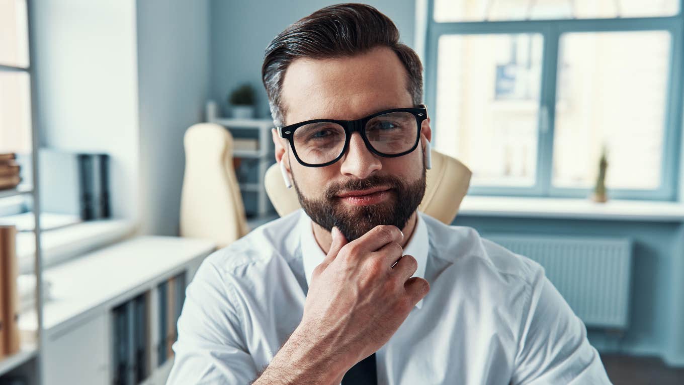 Traits Of Low Integrity People That Are Easy To Spot Once You Know professional smug man with low integrity