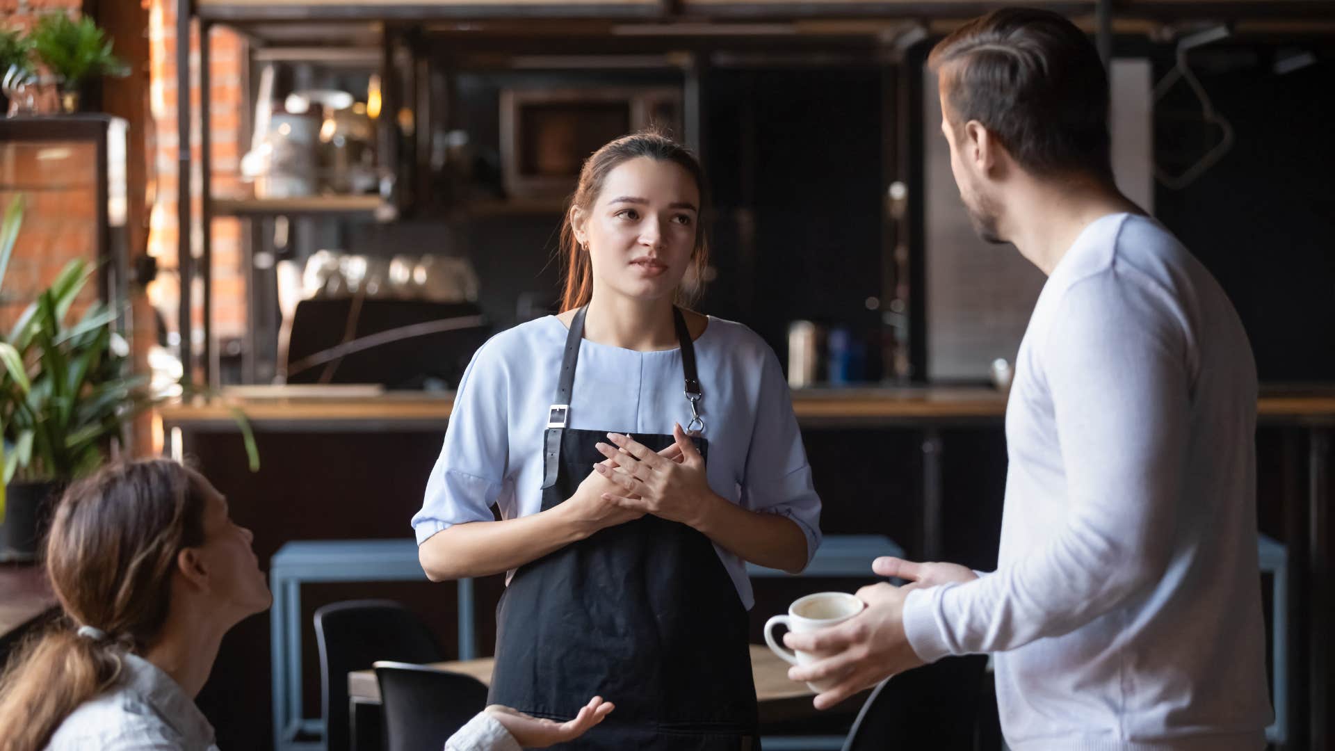 Man on date comes off as subtly disrespectful to customer service