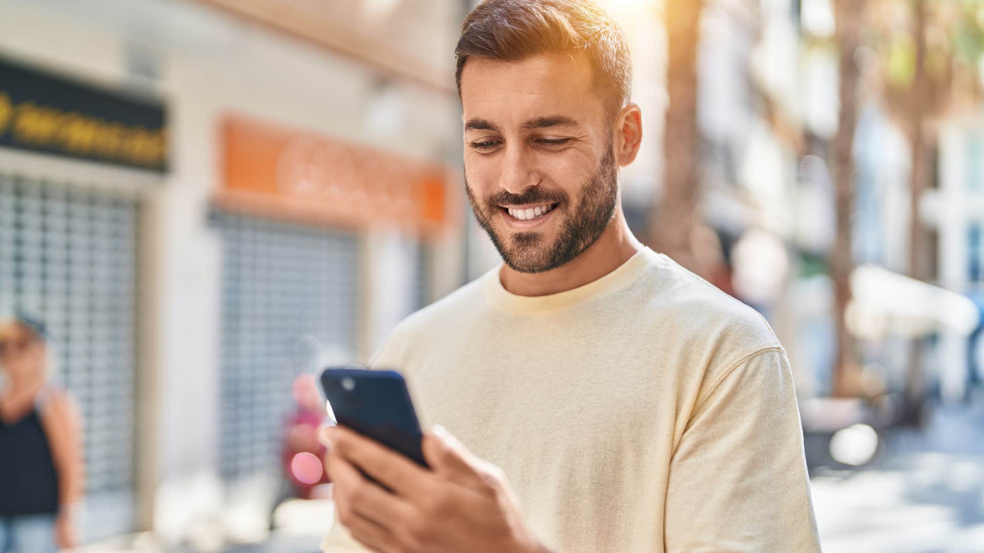 man appreciating text message of affirmation