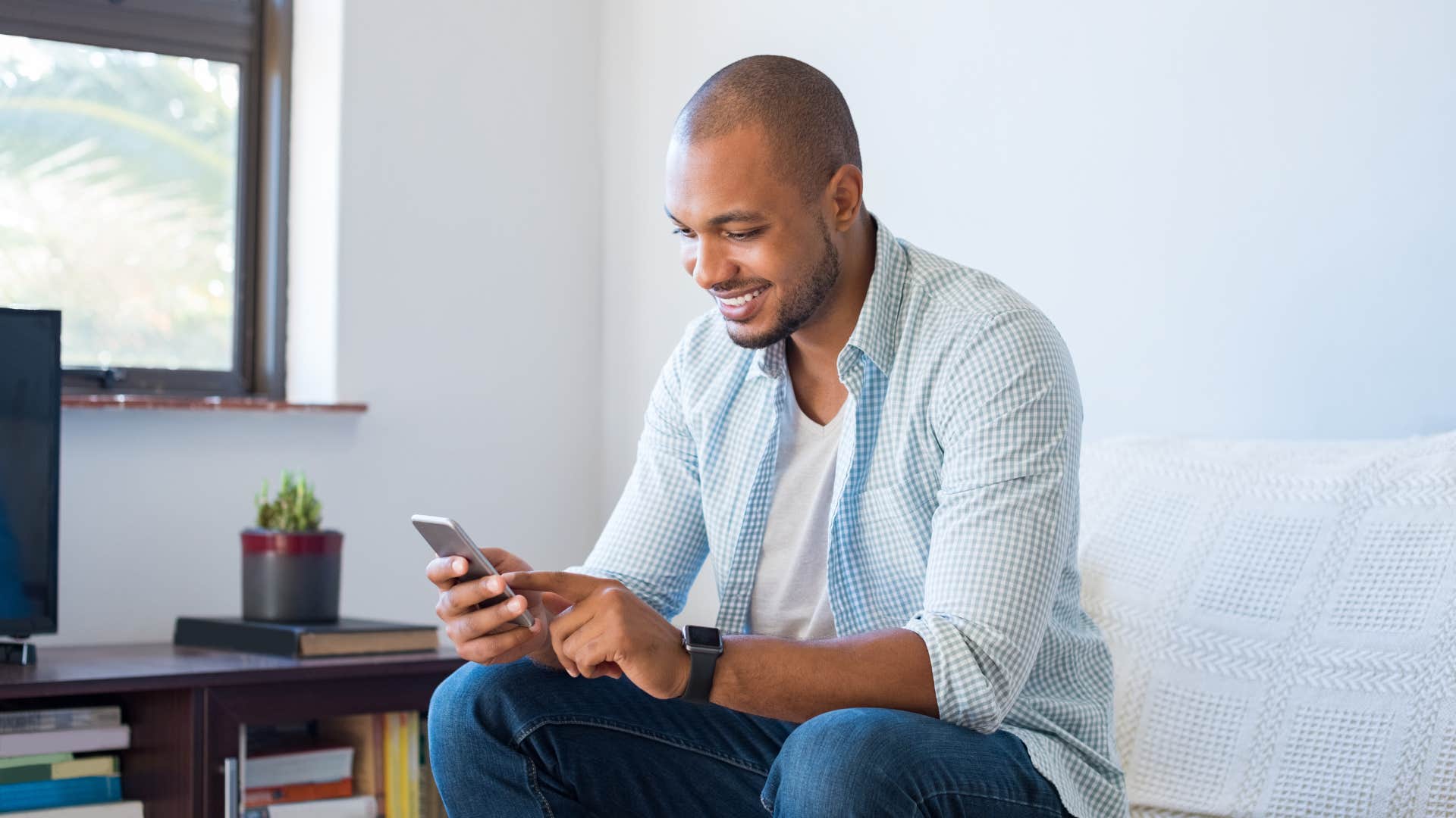 man loving unusual text message that says forever isn't long enough with you