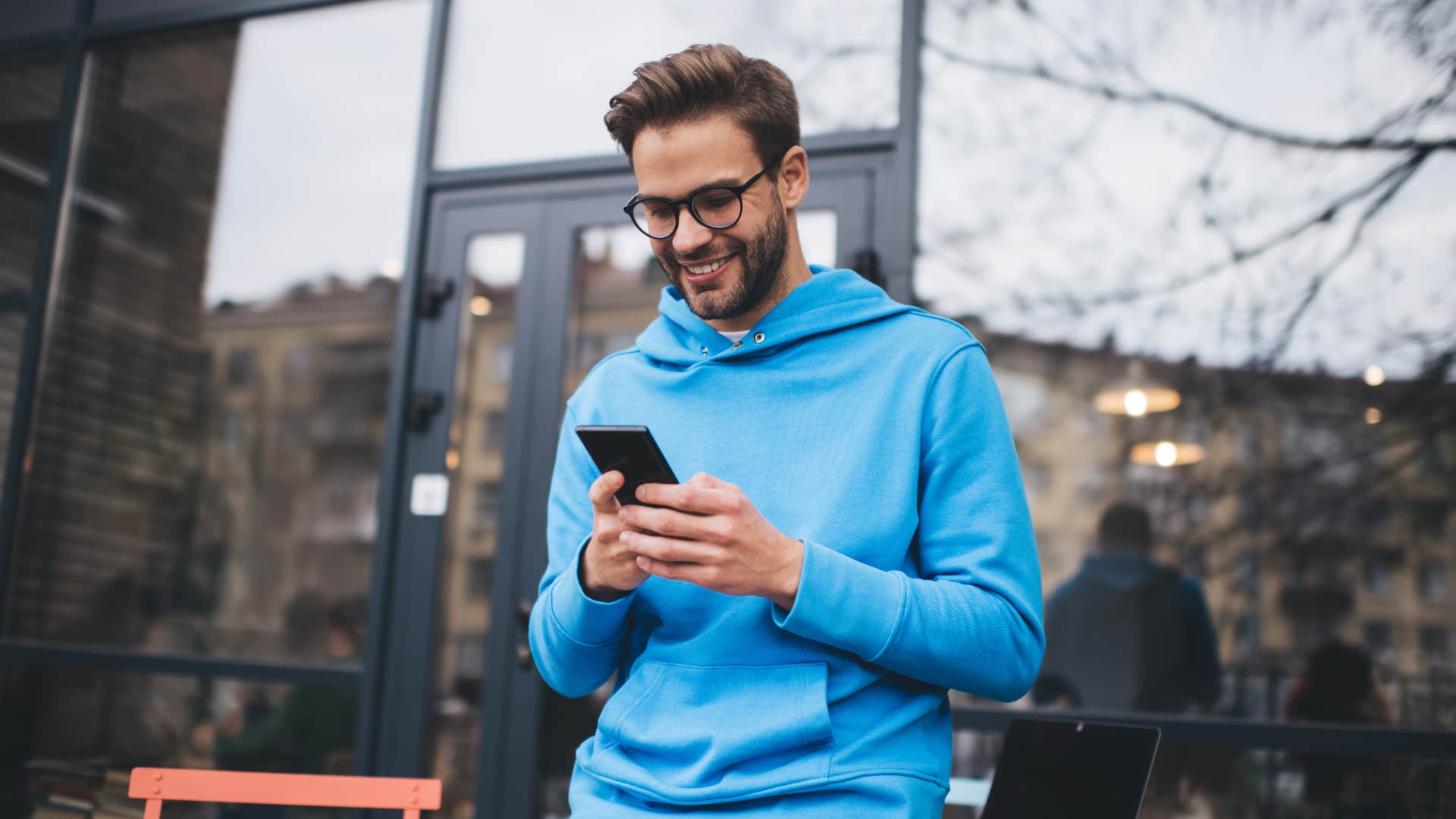 man loving to get text message that says thinking of you brightens my morning