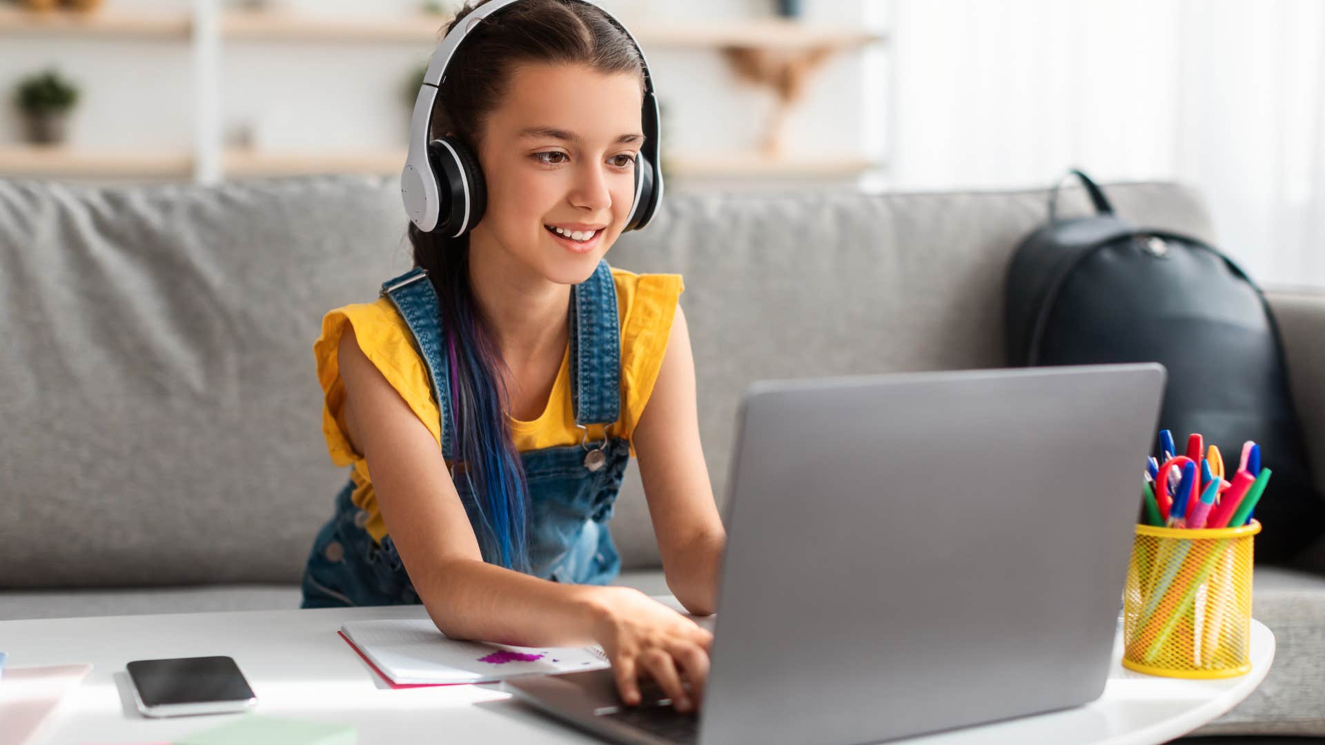 child allowed to access laptop screen too early in her development