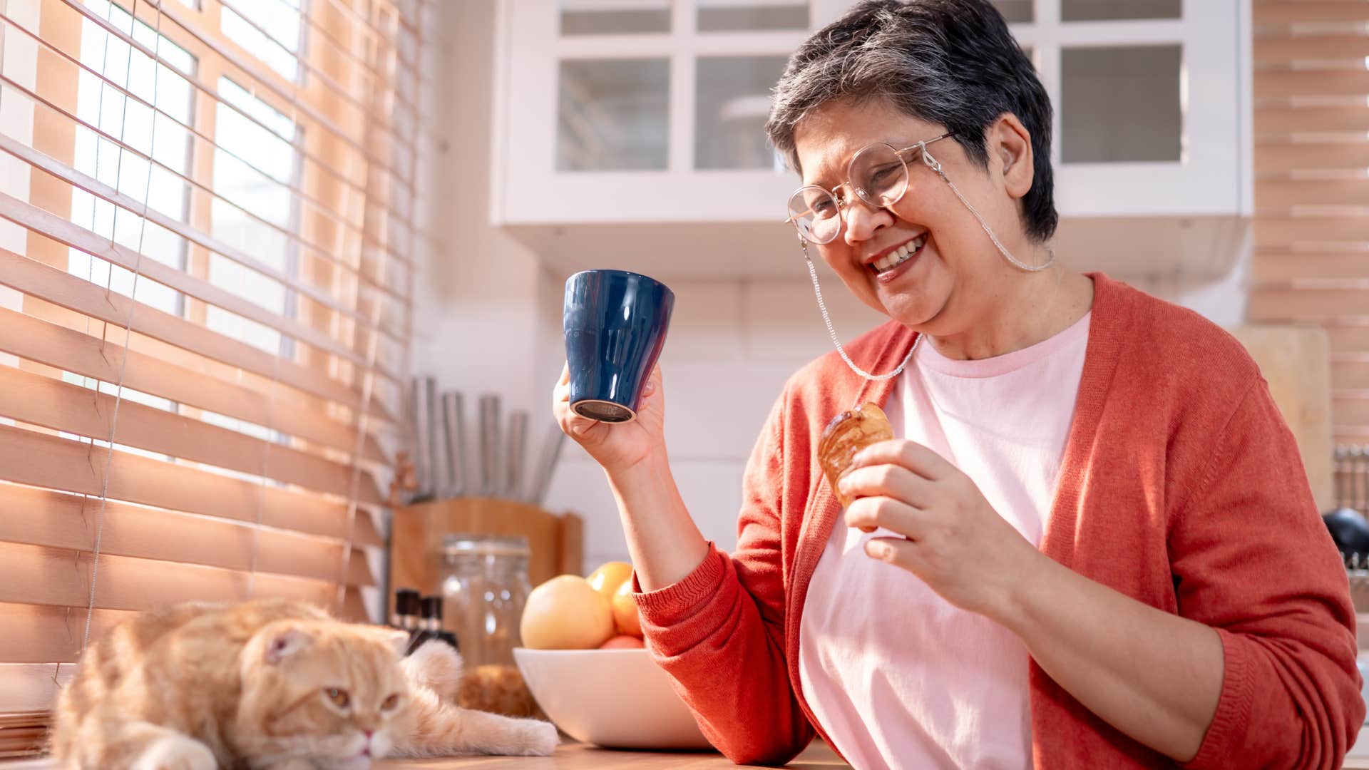 woman letting her cat on the kitchen counter