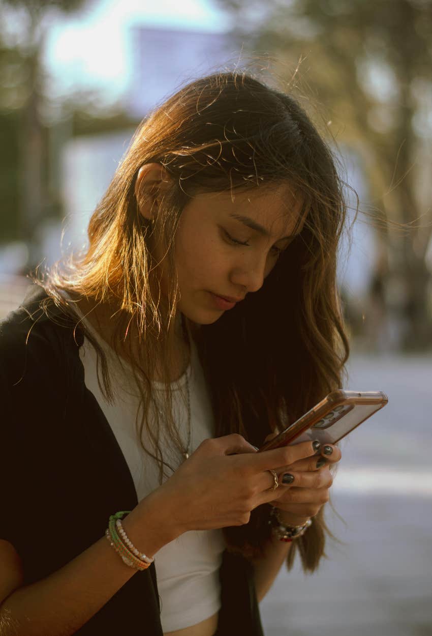 Teen with mental health condition comparing herself to others