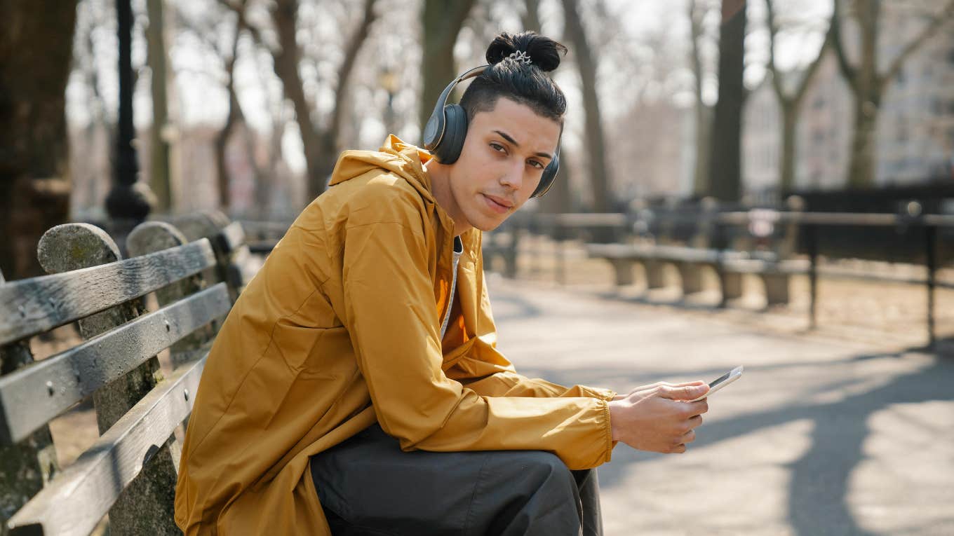Ways Social Media Affects Teens With Mental Health Conditions Differently Teen with mental health conditions who is affected by social media differently