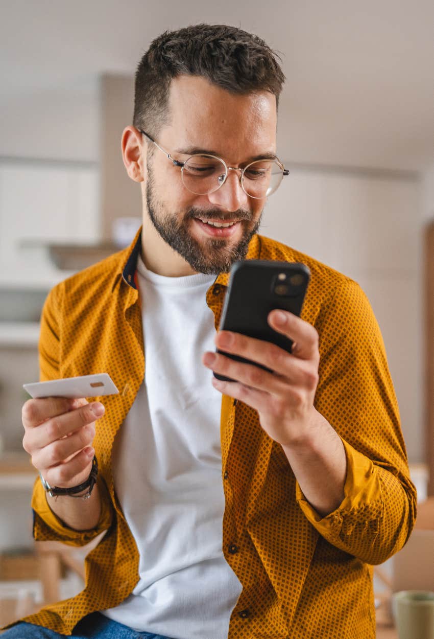 American spending thousands of dollars in a single day on impulse buys online