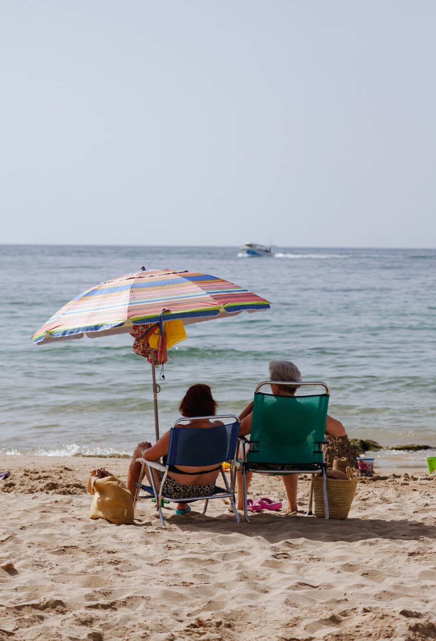 locals judge when tourists at the beach don't respect personal space
