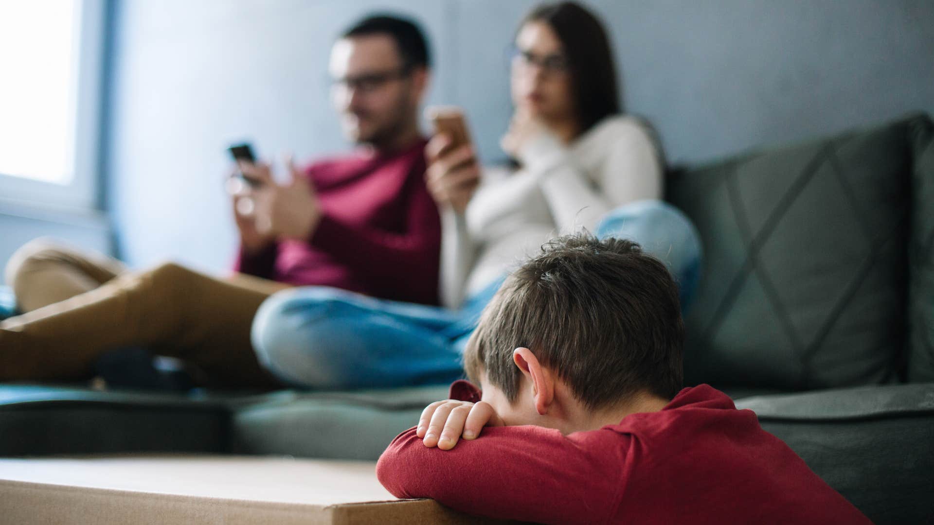 behaviors that reveal a man was raised by narcissists, according to psychology caregiver tendencies 
