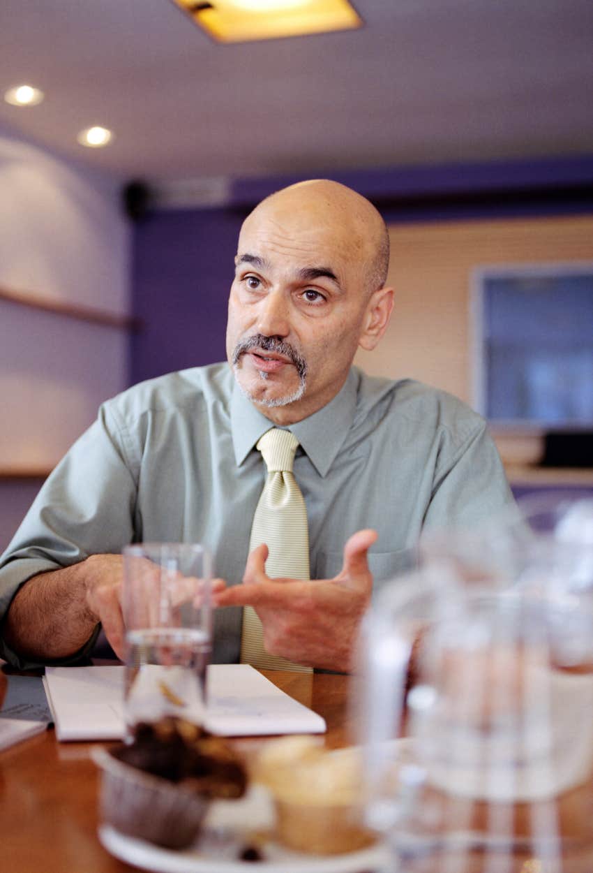 Boss telling employees unwilling to pay bank fees over late paychecks