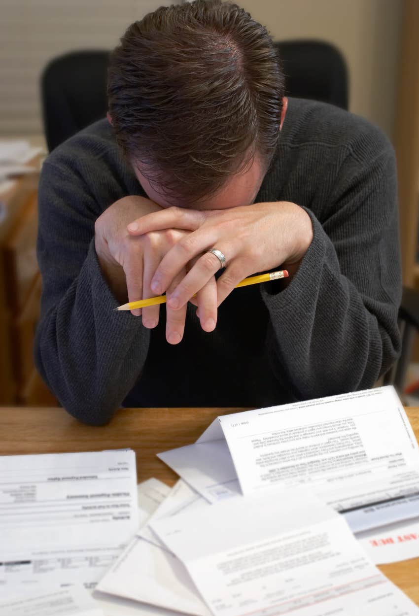 Employee struggling after boss forgets to submit paychecks