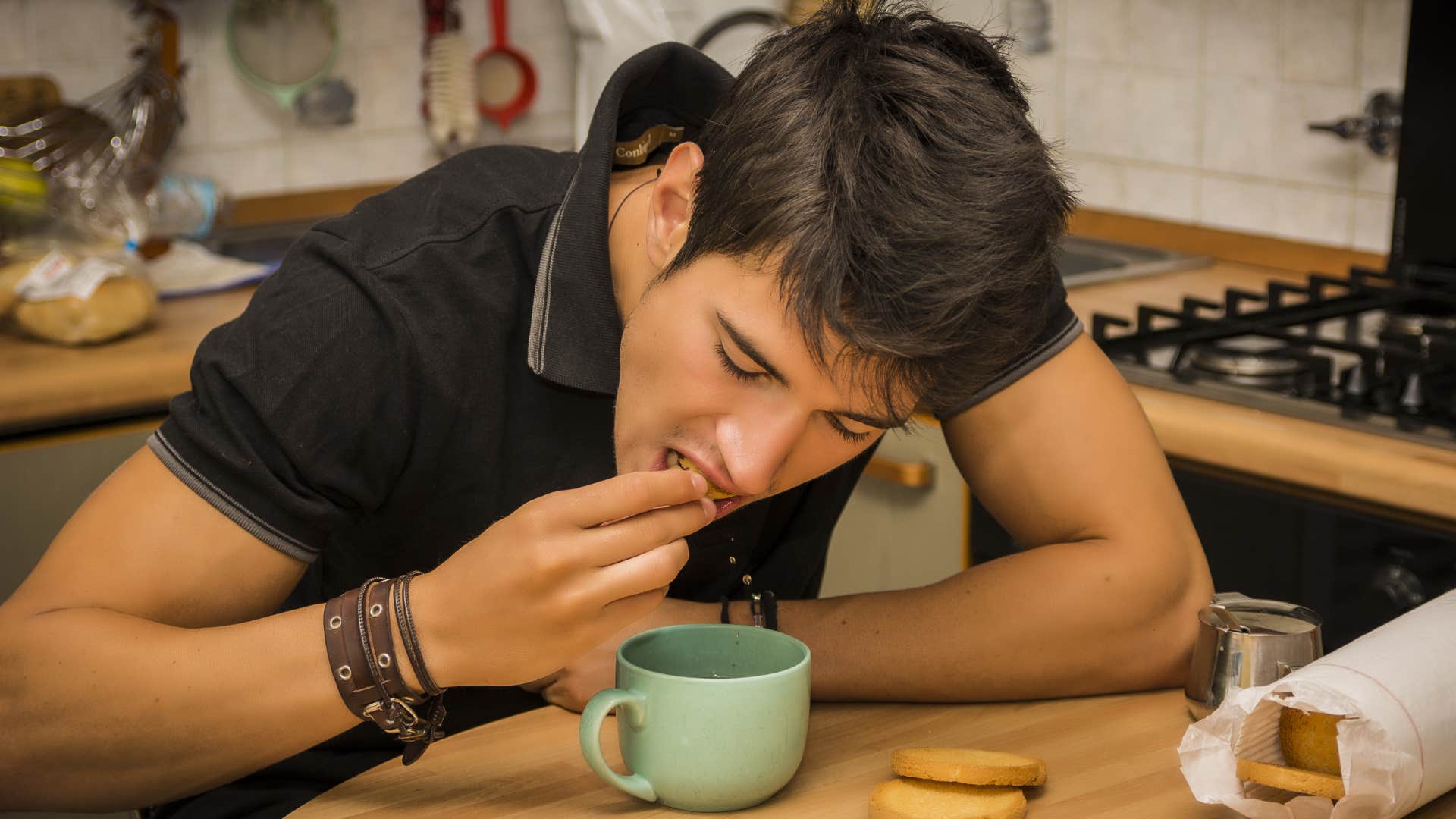 Man putting his elbows on the table and eating