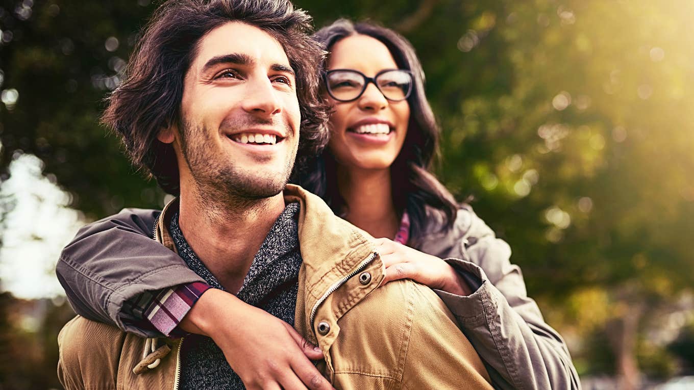 Couple who focus on psychologist approved habits to stay close. 