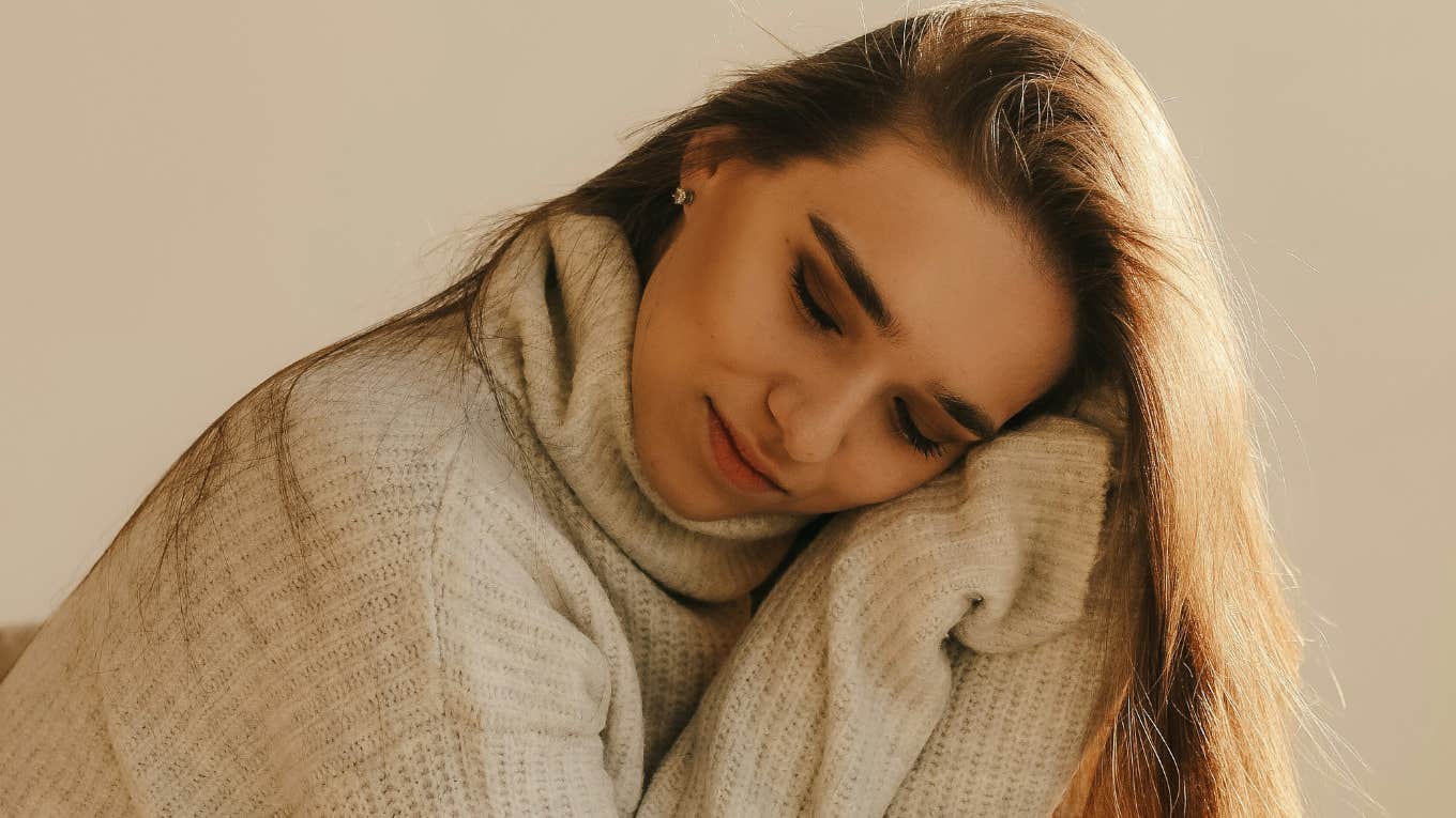 Science Says Minutes Of Cuddling Can Transform Your Relationship Cuddling transforms womans relationship.